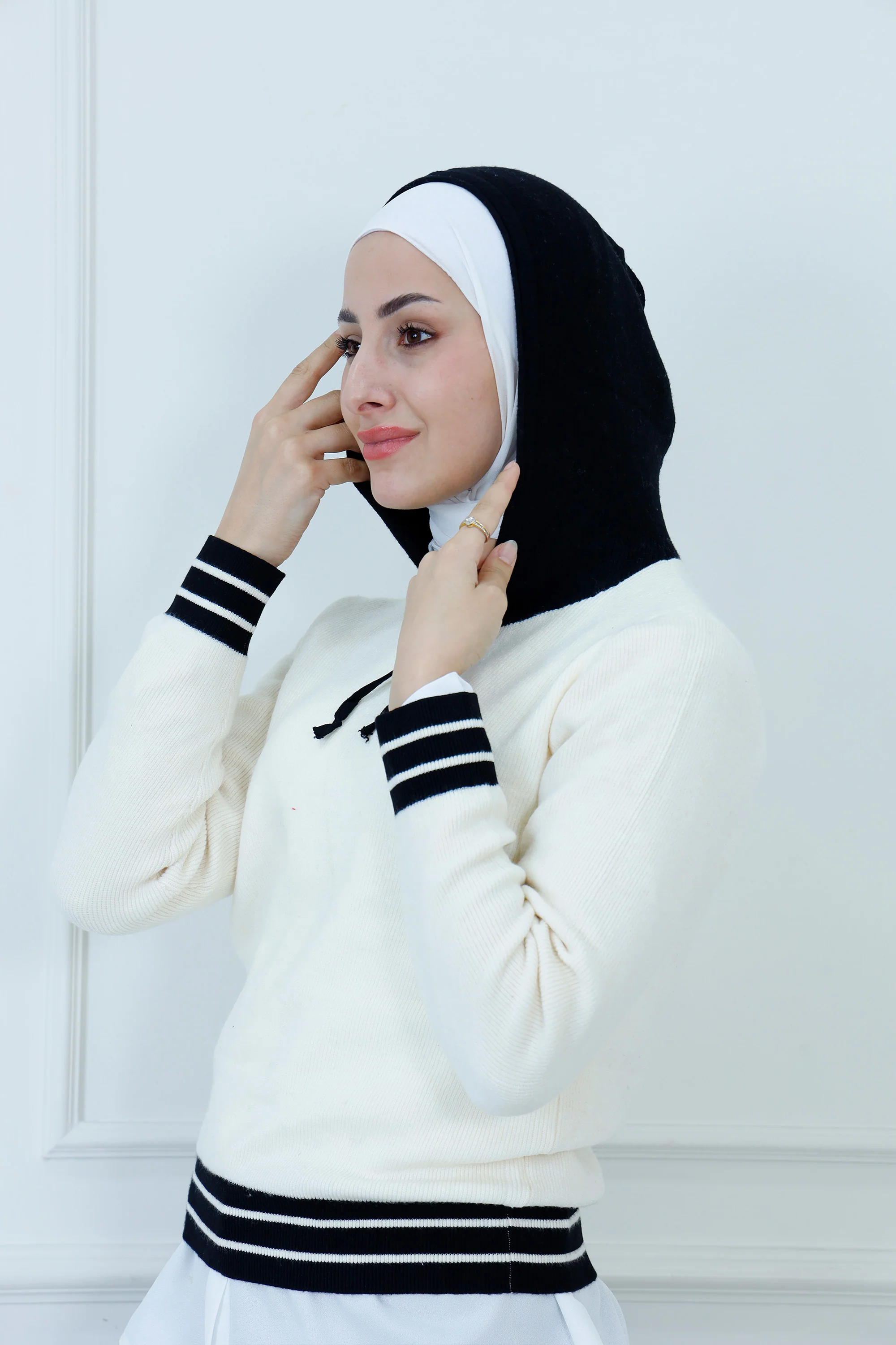 Cropped Striped Trim Knit Hoodie