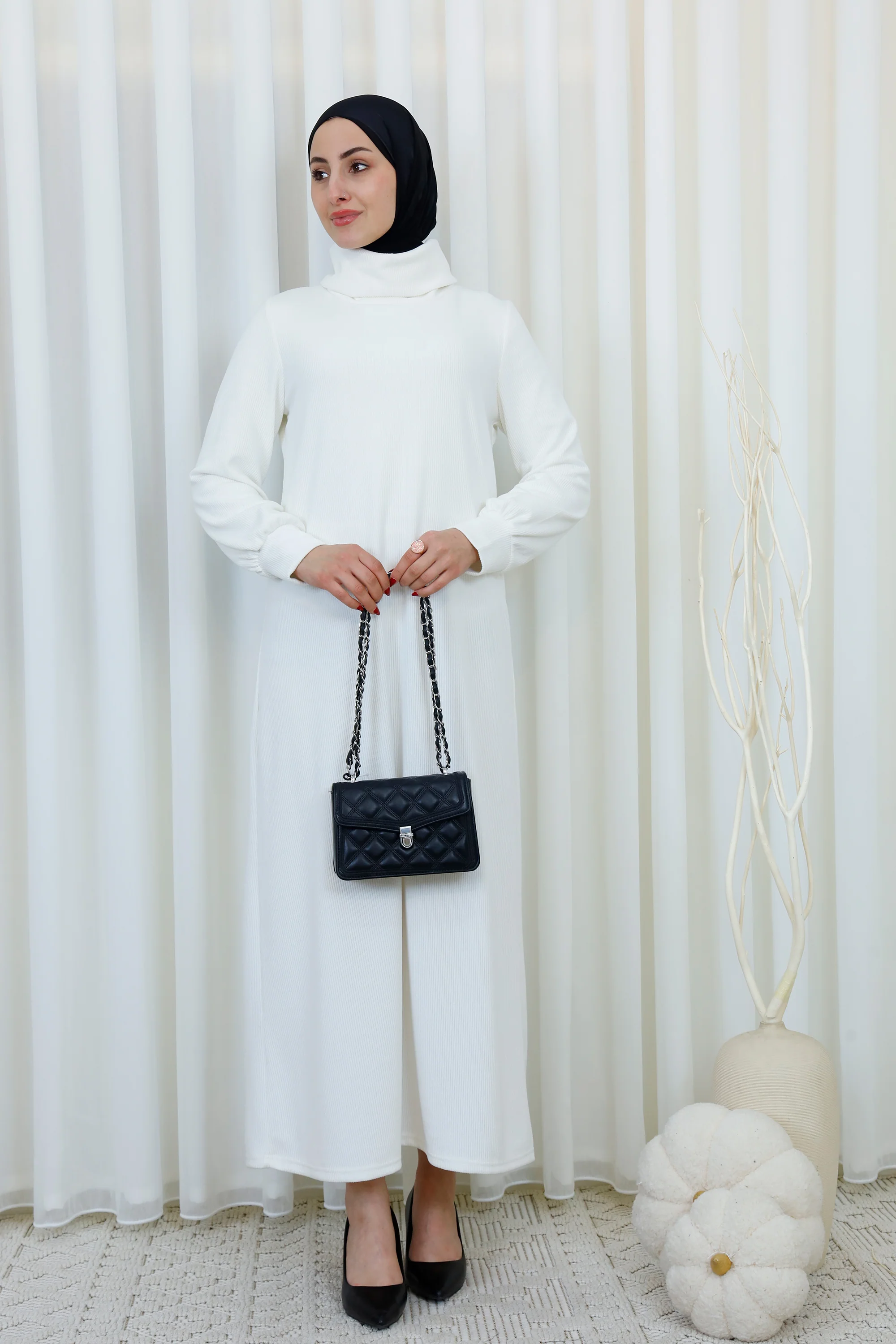 Chic Ribbed Turtleneck Maxi Dress