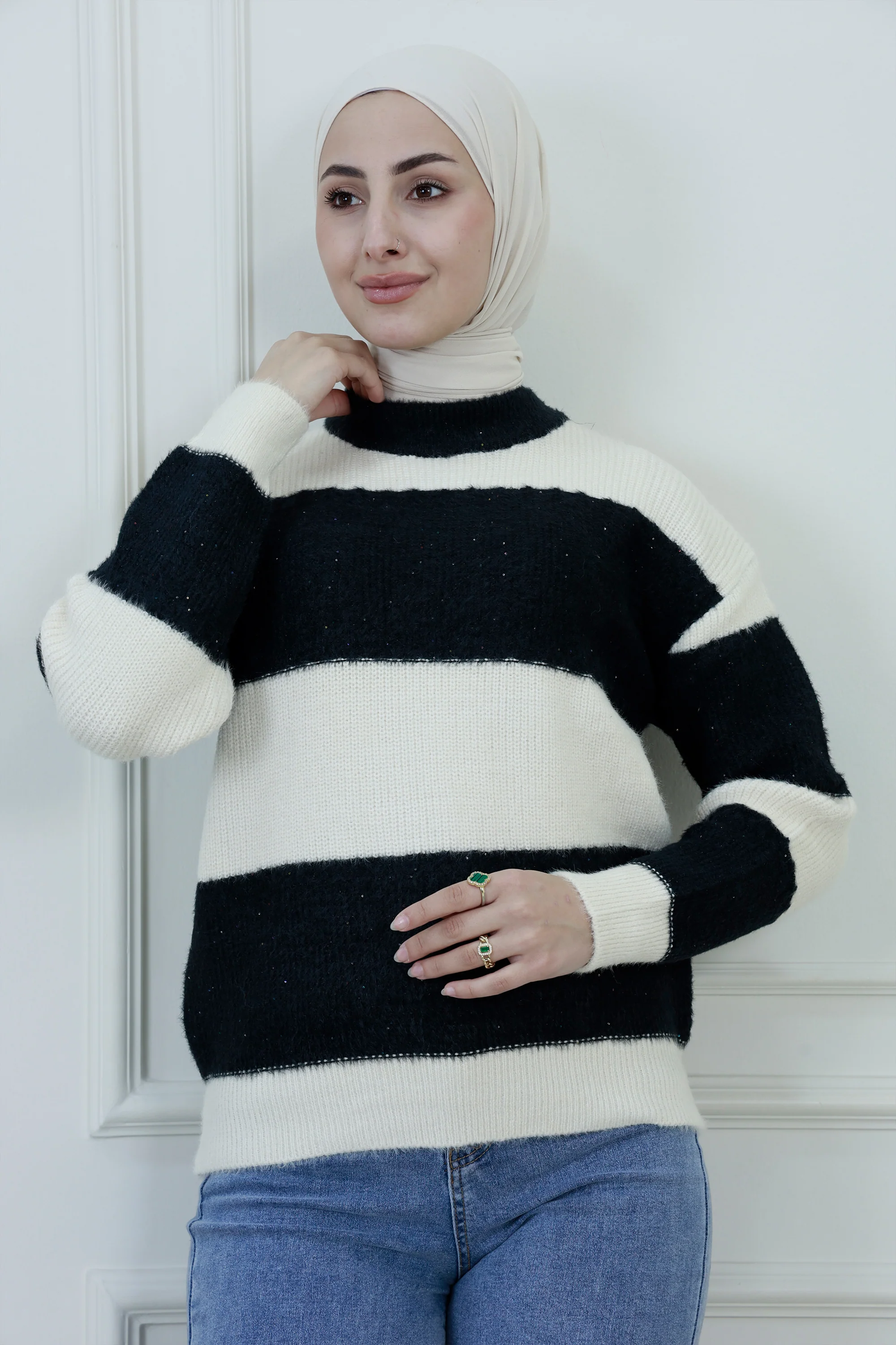 Women��s Striped Knit Sweater �C Crew Neck