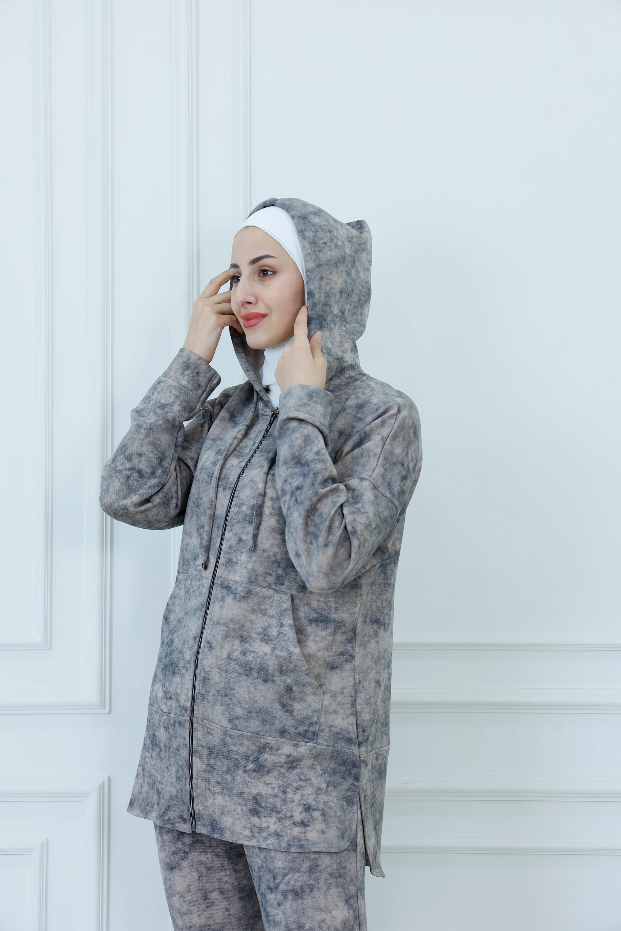 Chic Two-Piece Zip-up Ensemble with Distressed Print