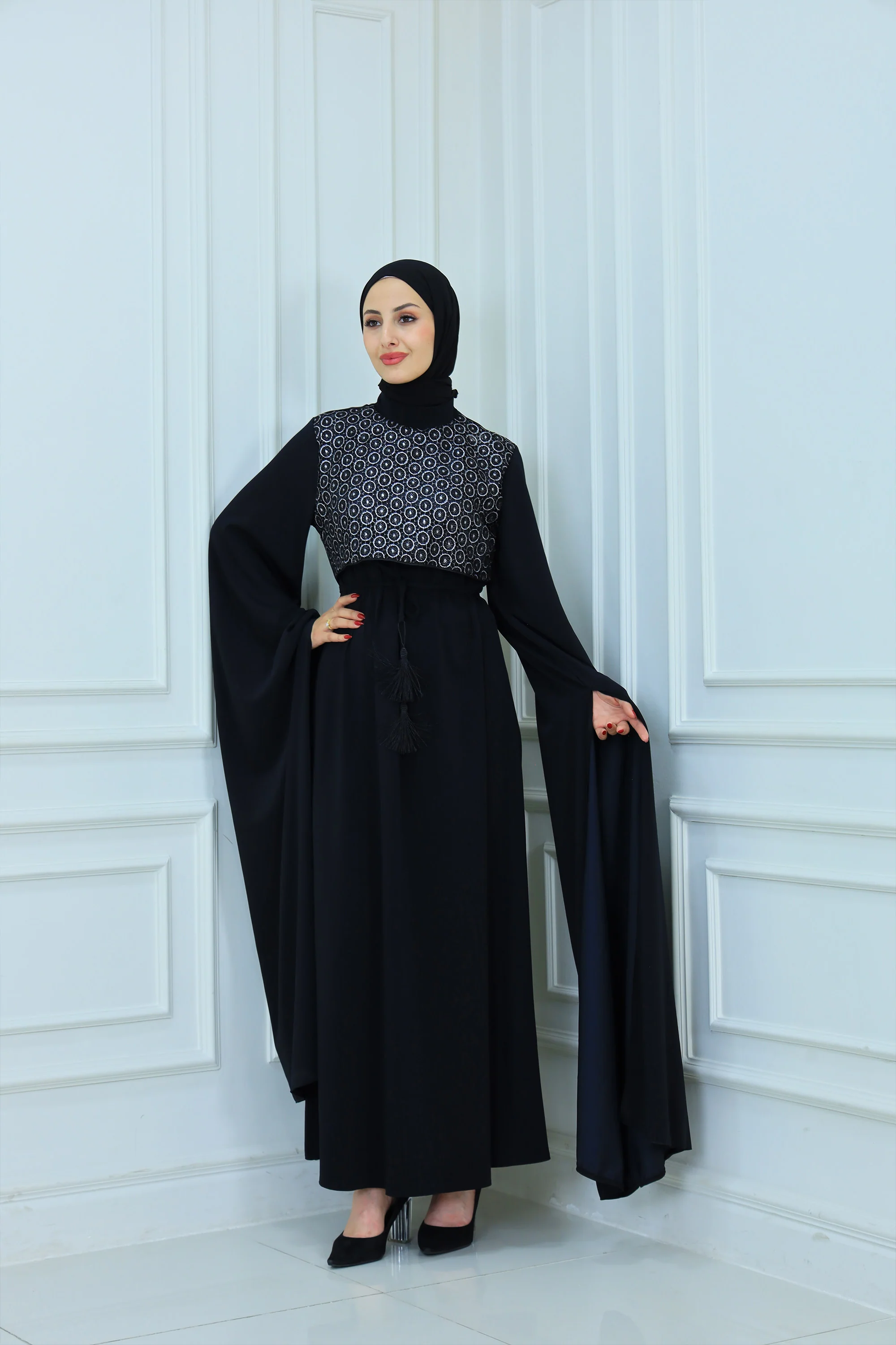 Elegant Maxi Dress with Embroidered Chest and Flared Sleeves