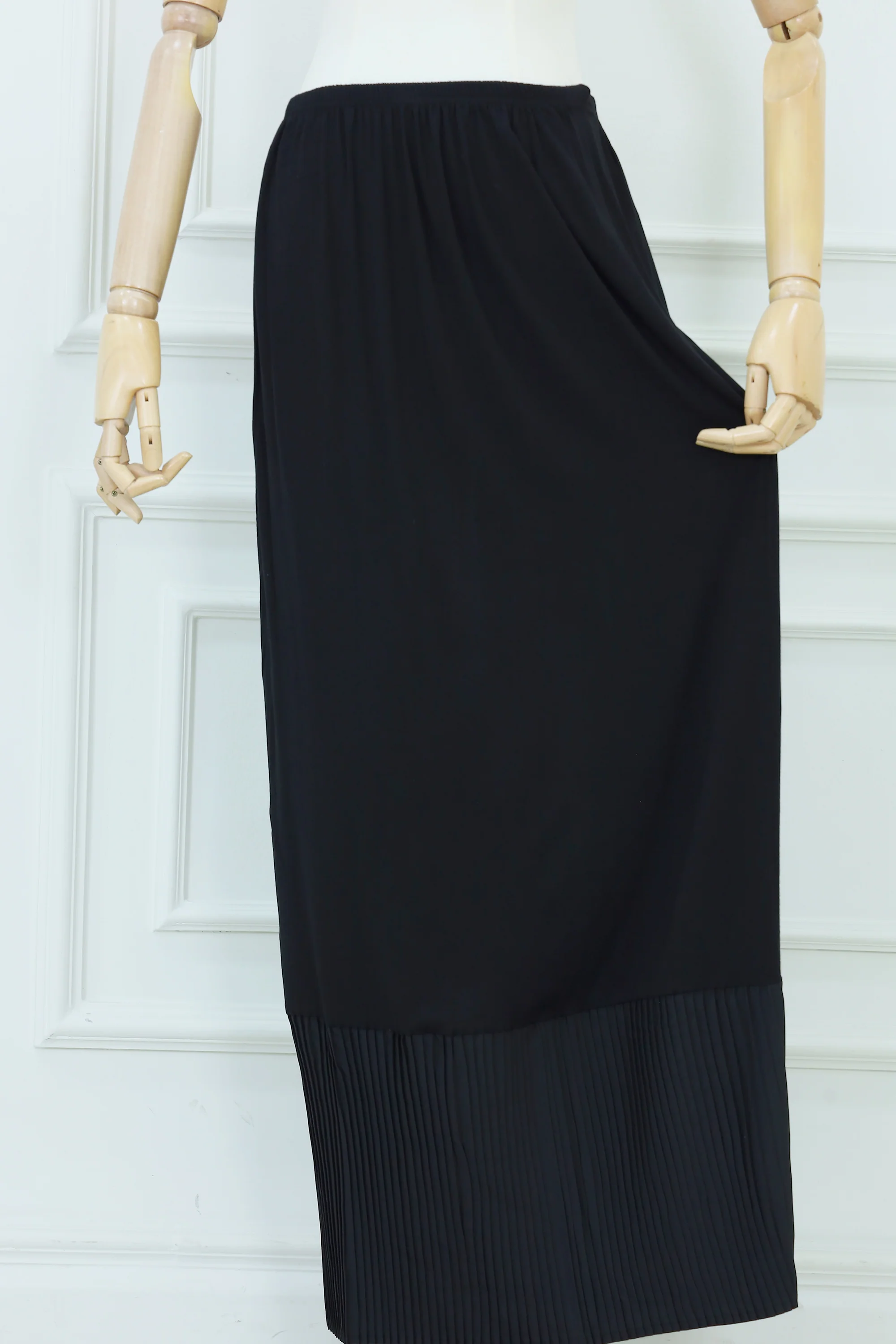 Hijab-Complementing Skirt with Pleats at the Bottom