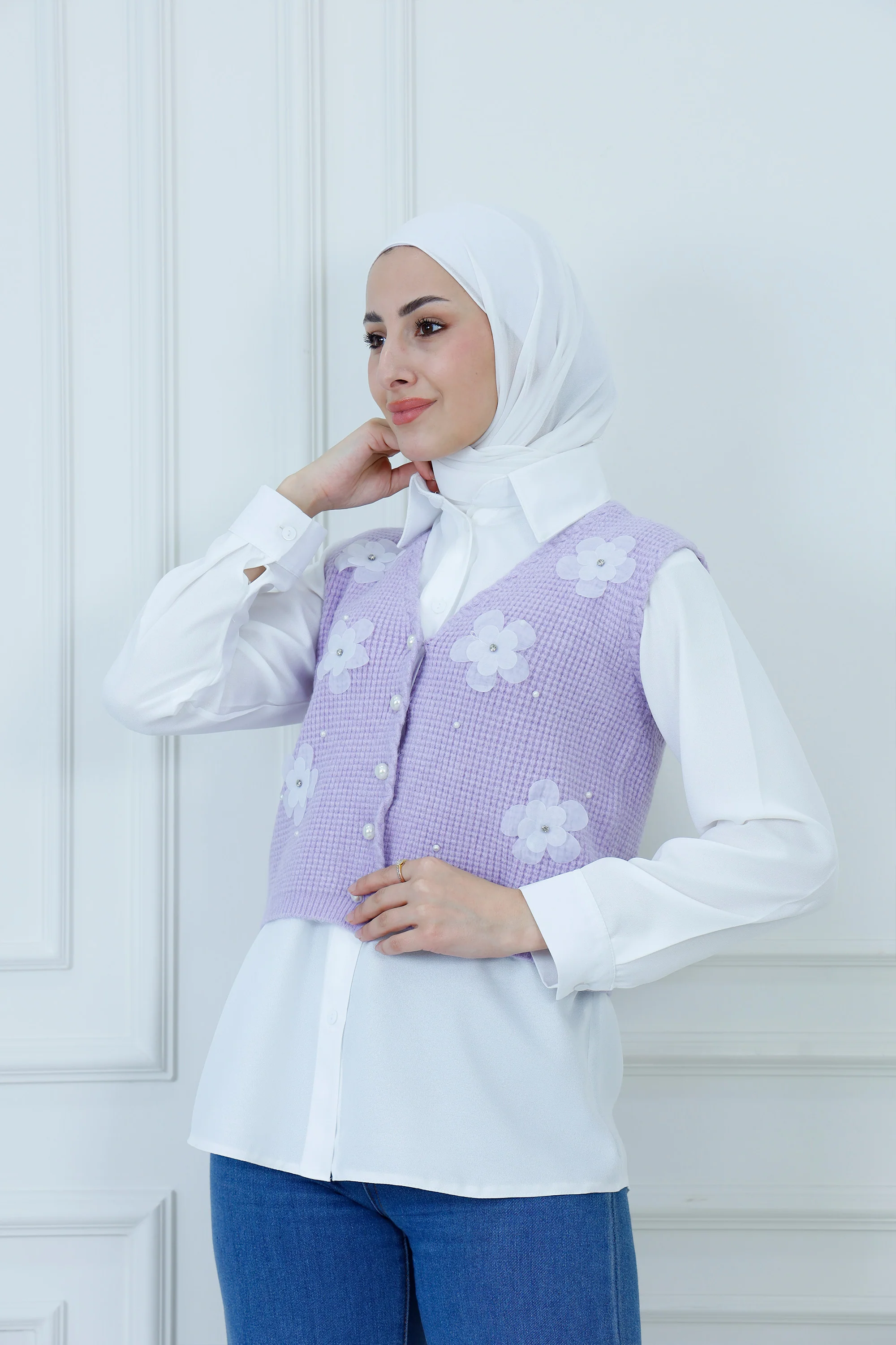 Cropped Pearl Button Flower Vest