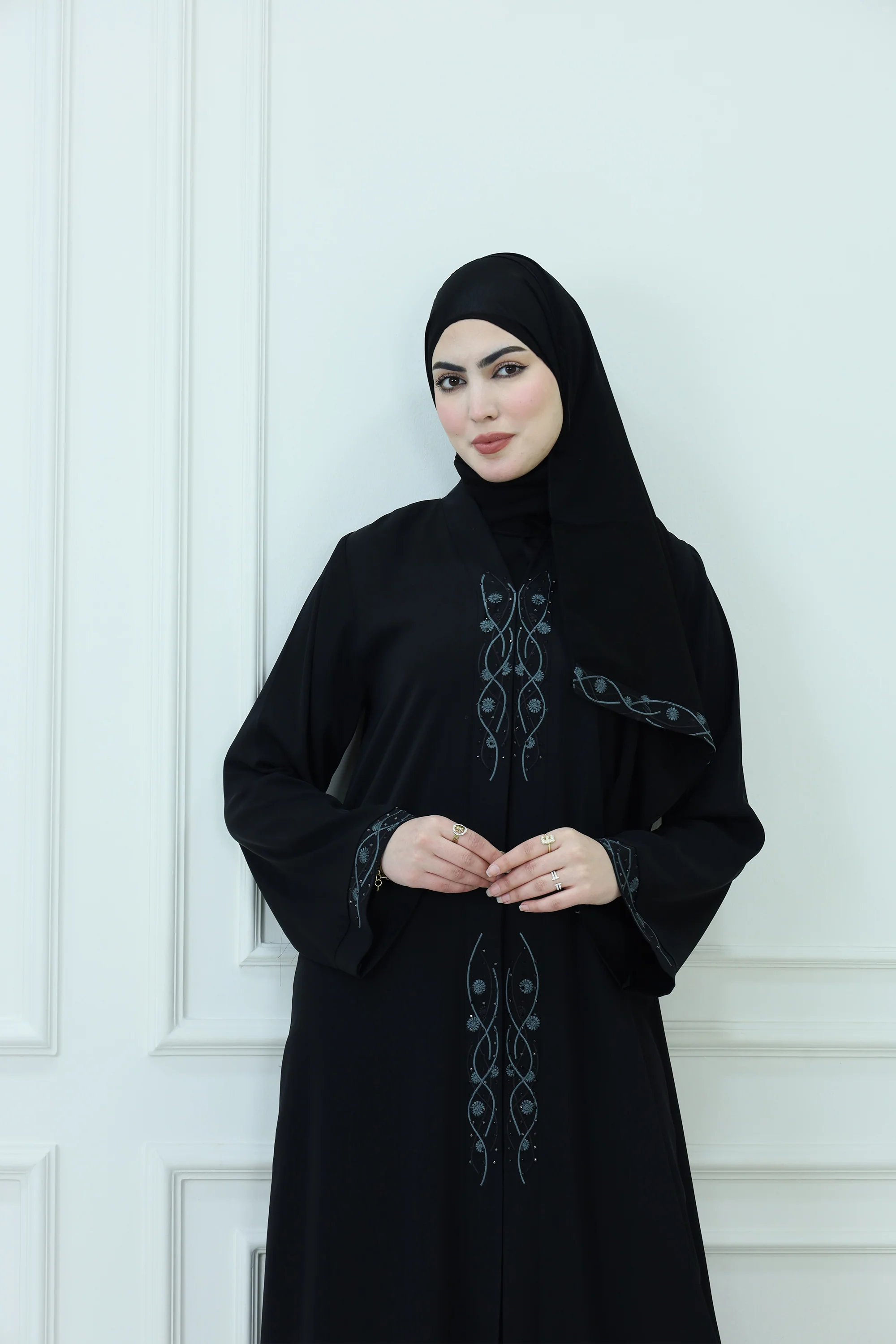 Embriodered Abaya (D4)