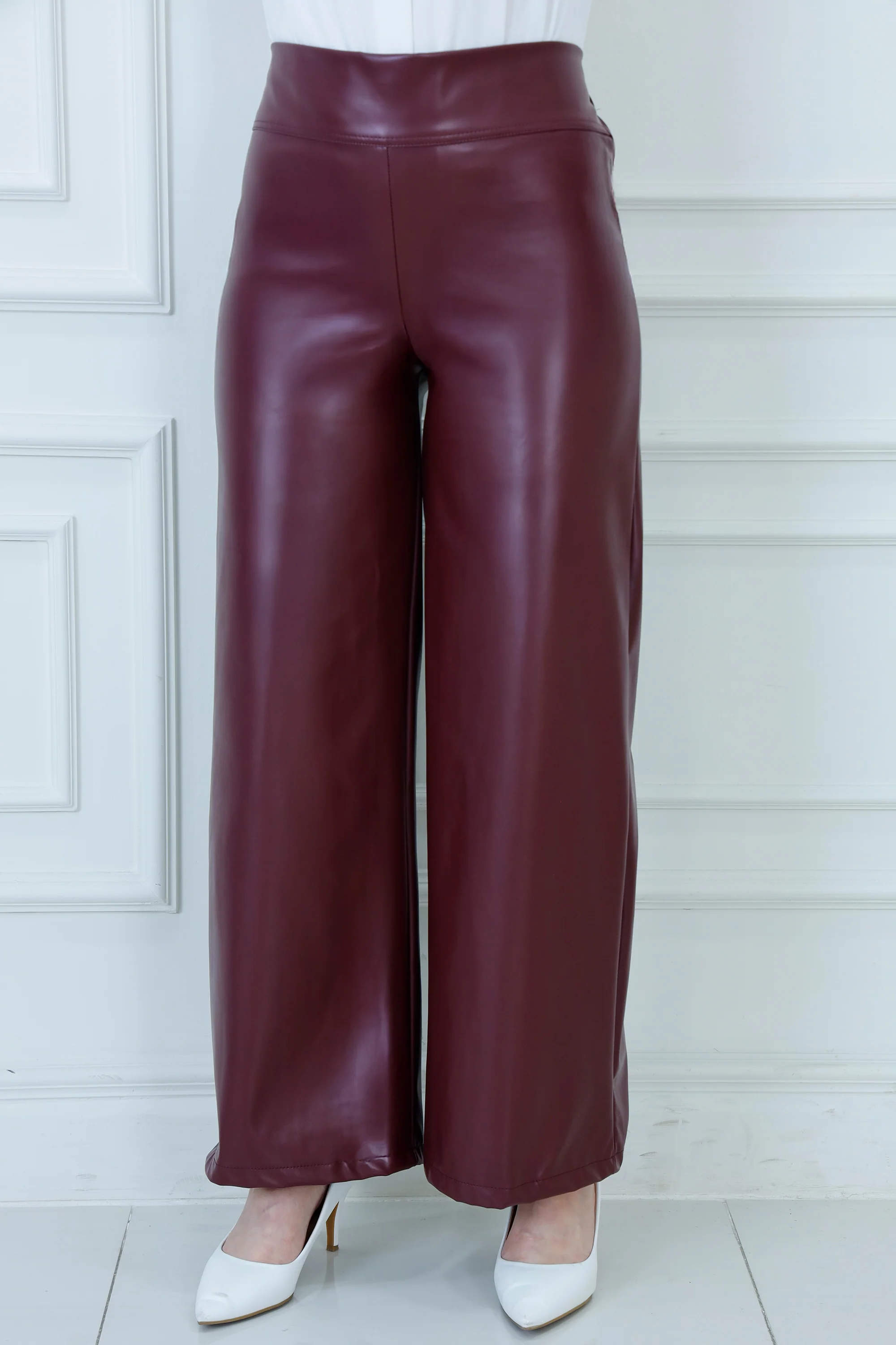 High-Waist-Wide-Leg Leather Trouser