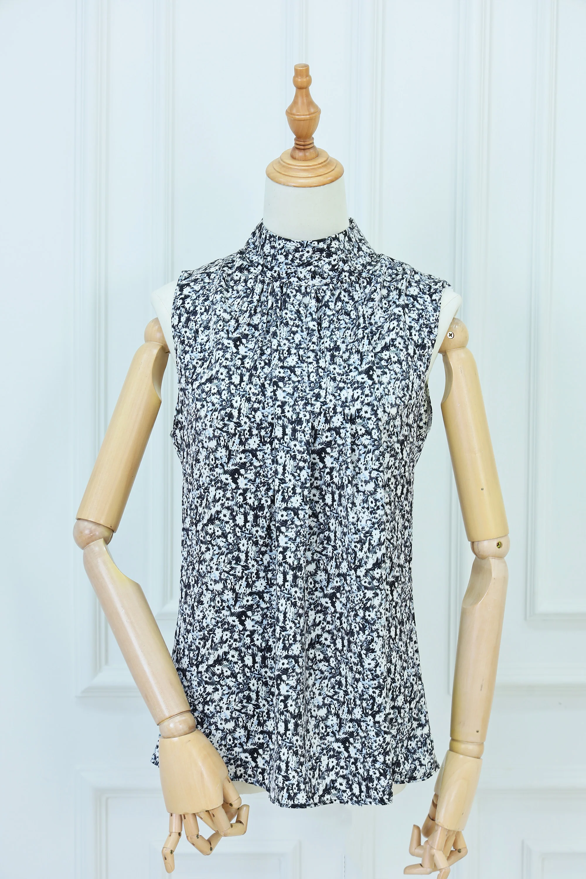 Women's Floral High-Neck Sleeveless Blouse with Back Zipper