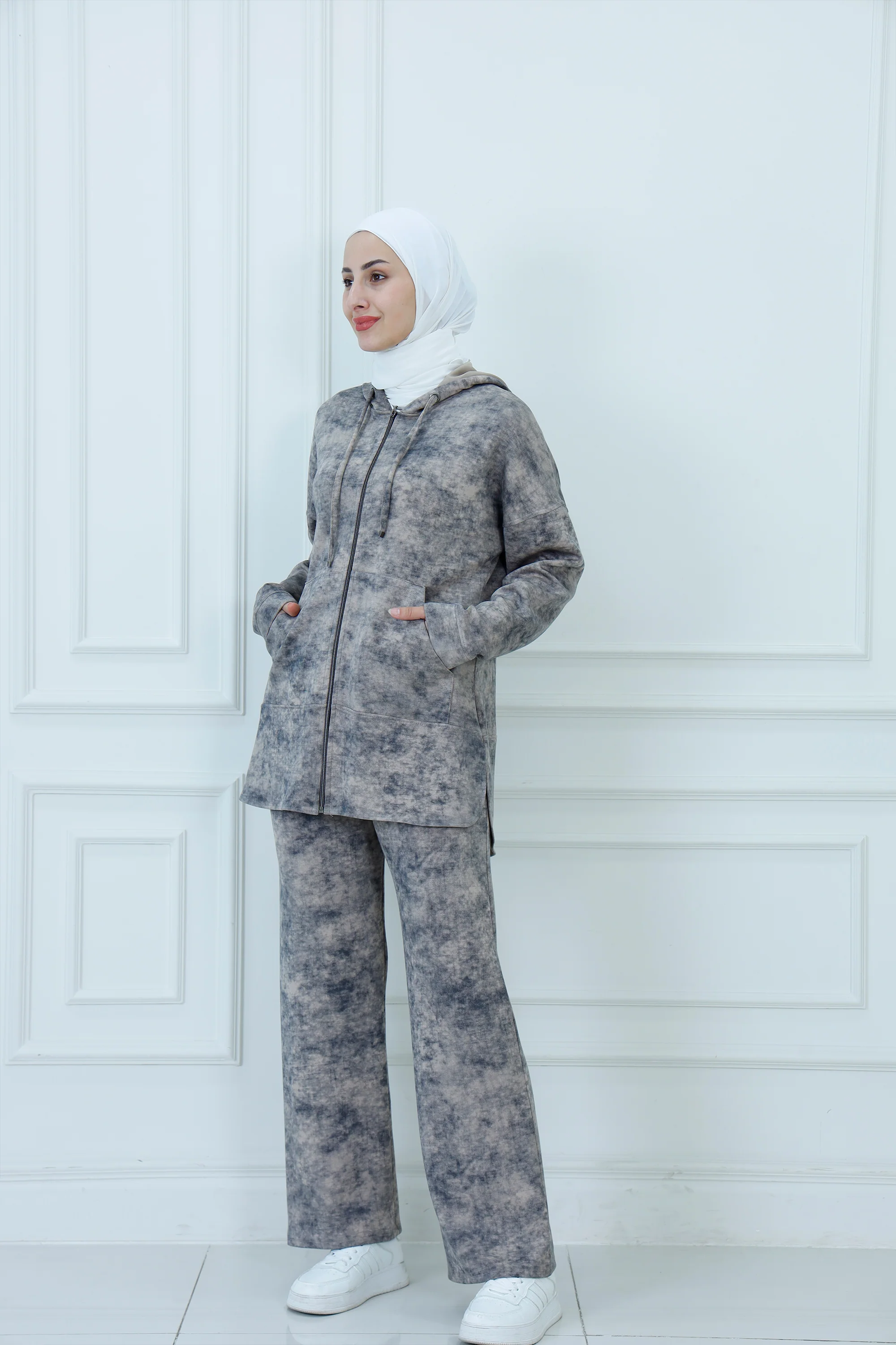 Chic Two-Piece Zip-up Ensemble with Distressed Print