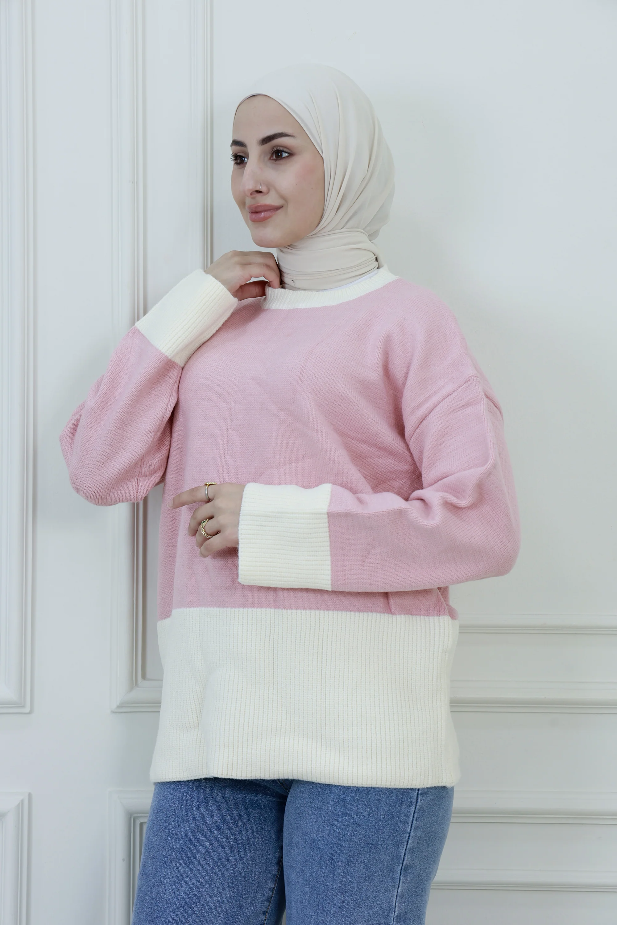 Women��s Color-Block Knit Sweater �C Crew Neck