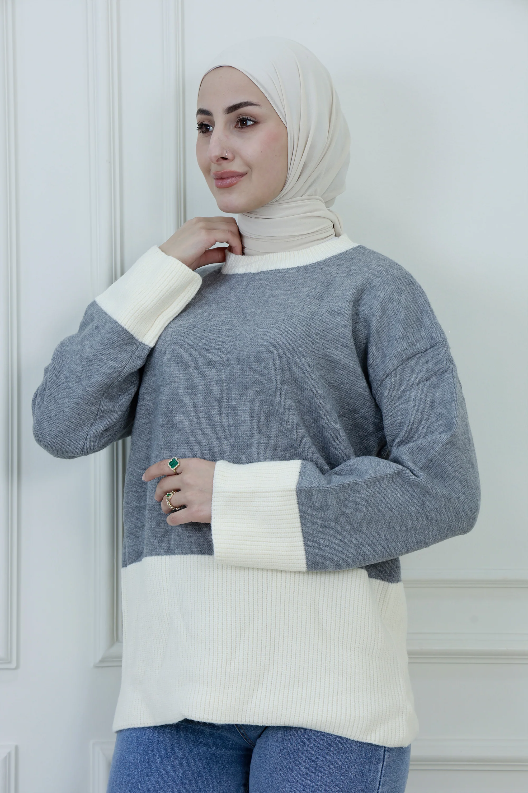 Women��s Color-Block Knit Sweater �C Crew Neck