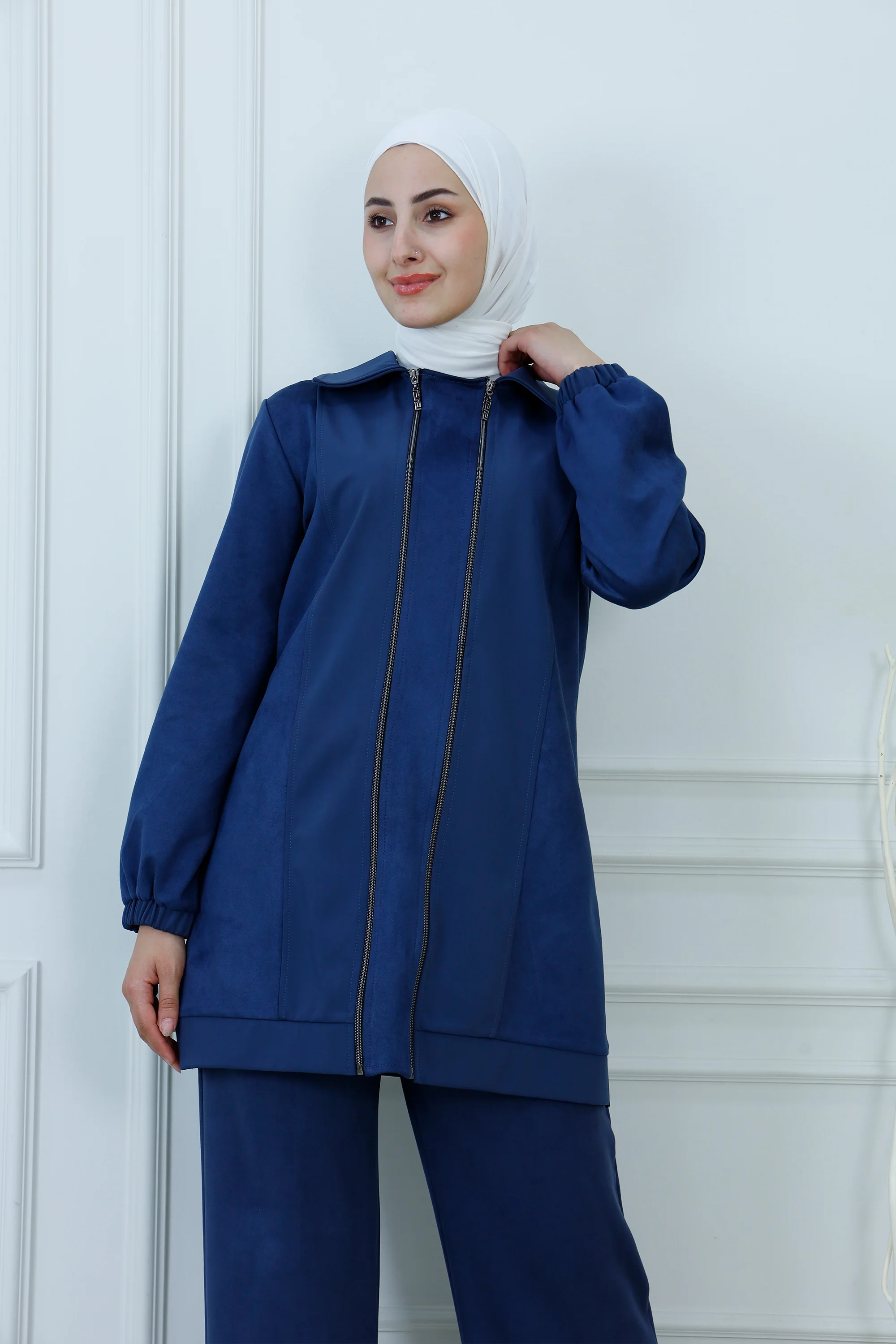 Effortless Two-Zippers-Modest Tracksuit