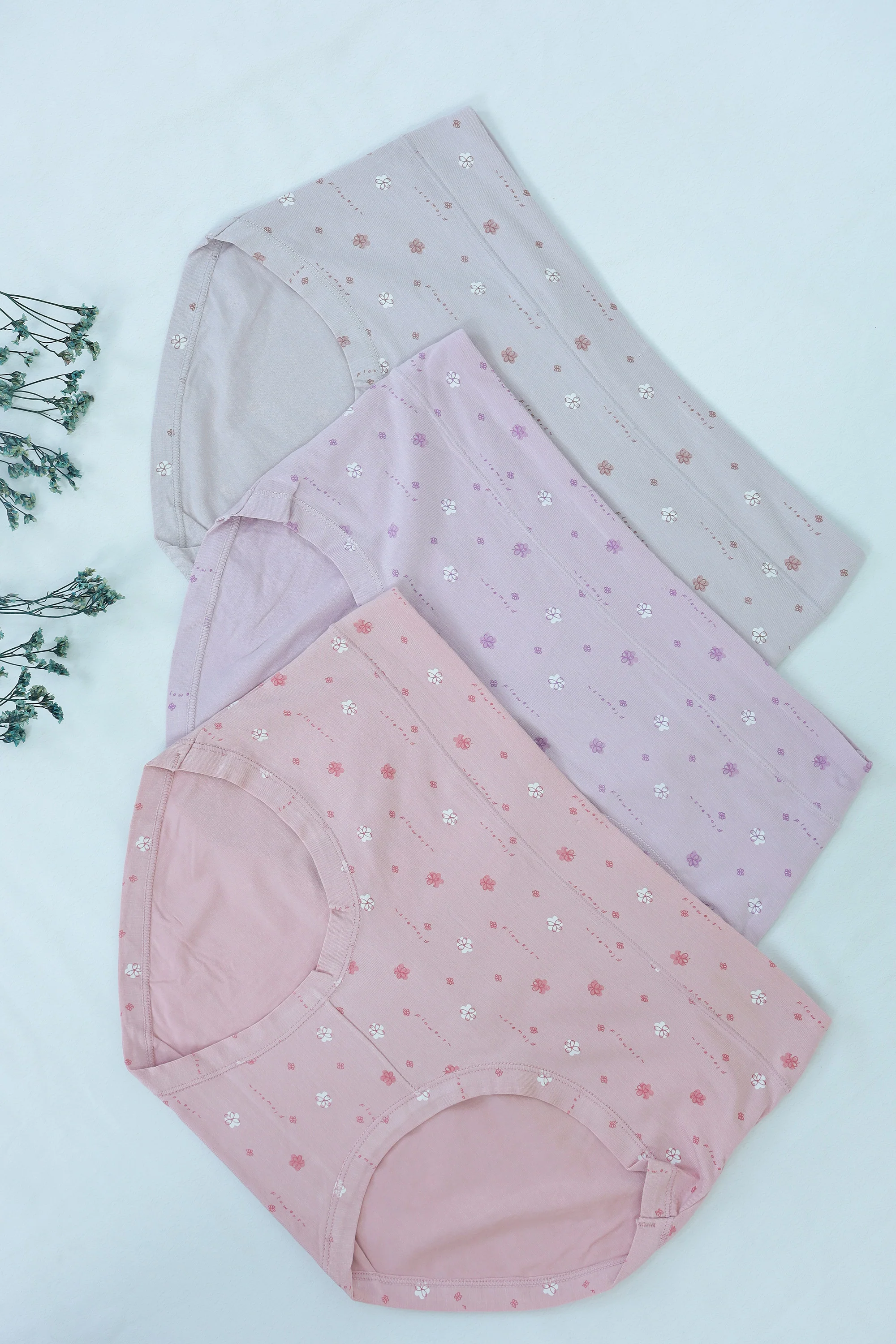 Panty Set with Small Flowers