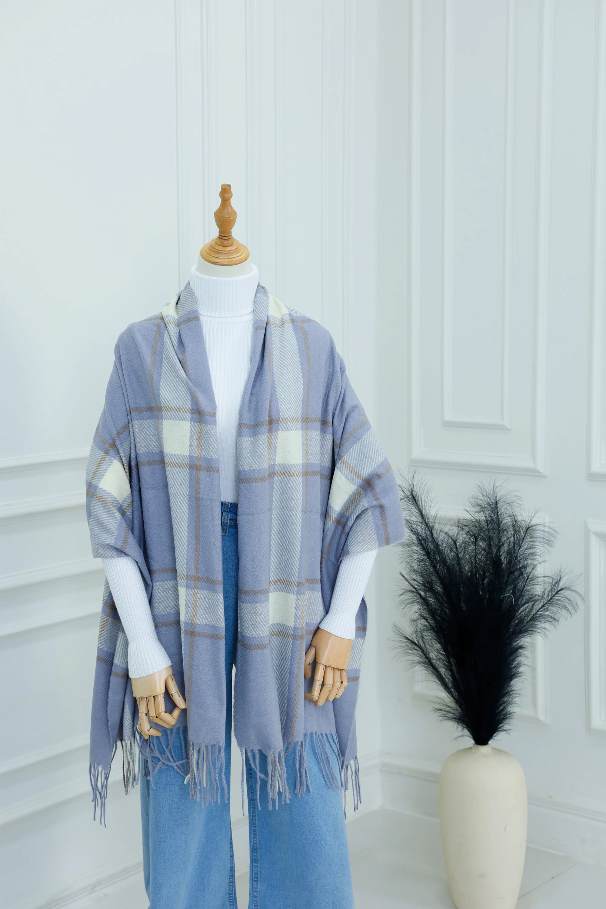 Plaid Knit Shoulder Scarf (1)