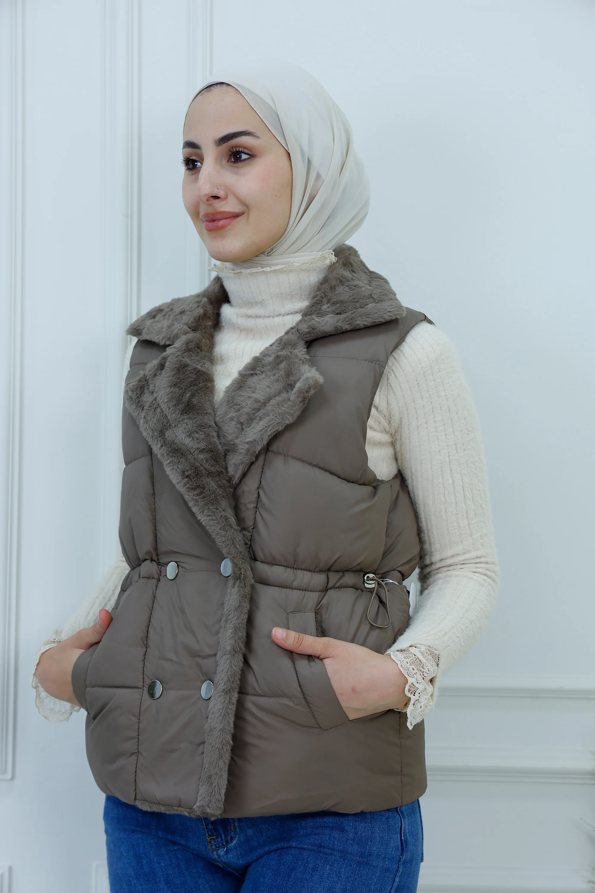 Women's Quilted Vest with Fur Trim