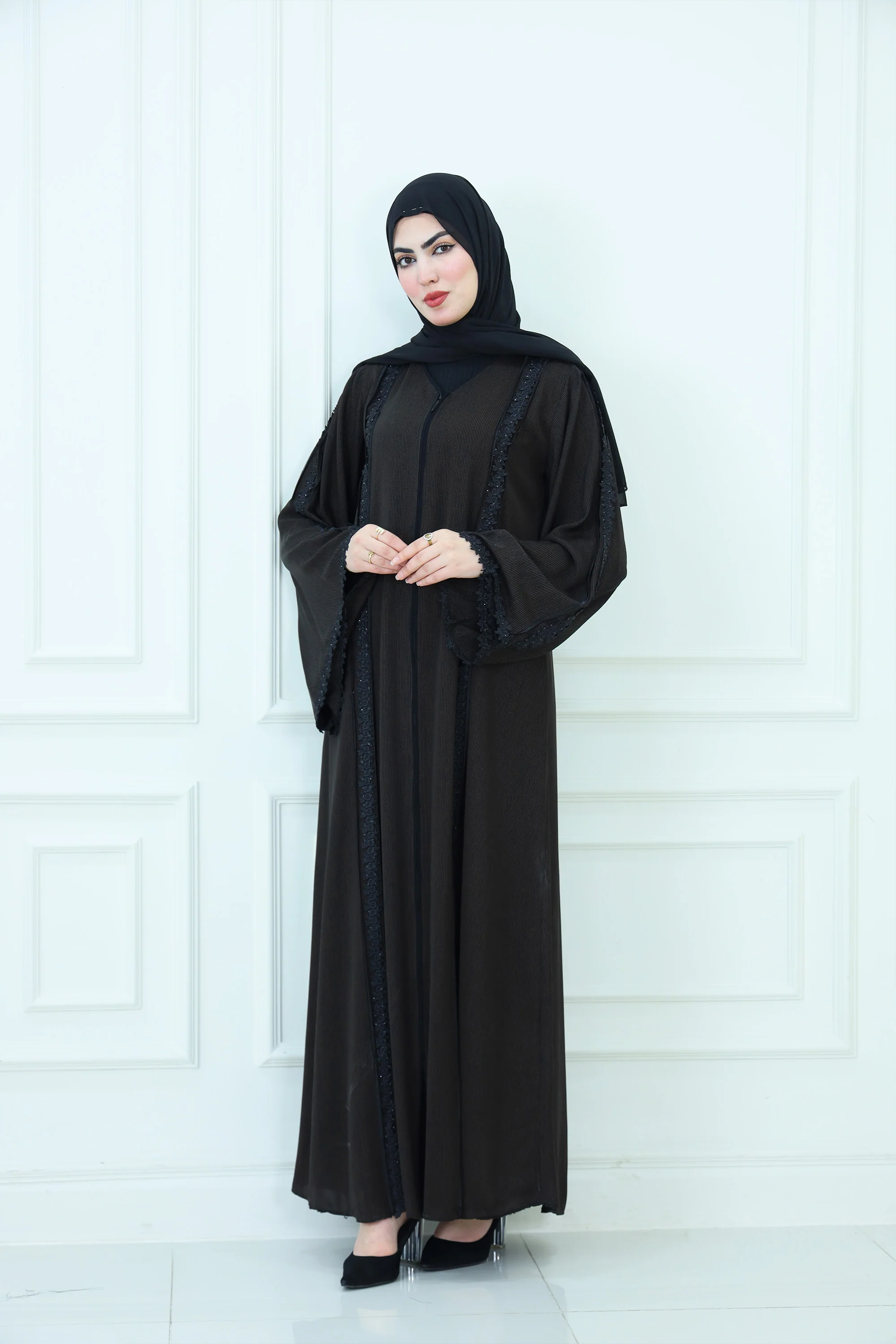 Chic Abaya with Flory Lines