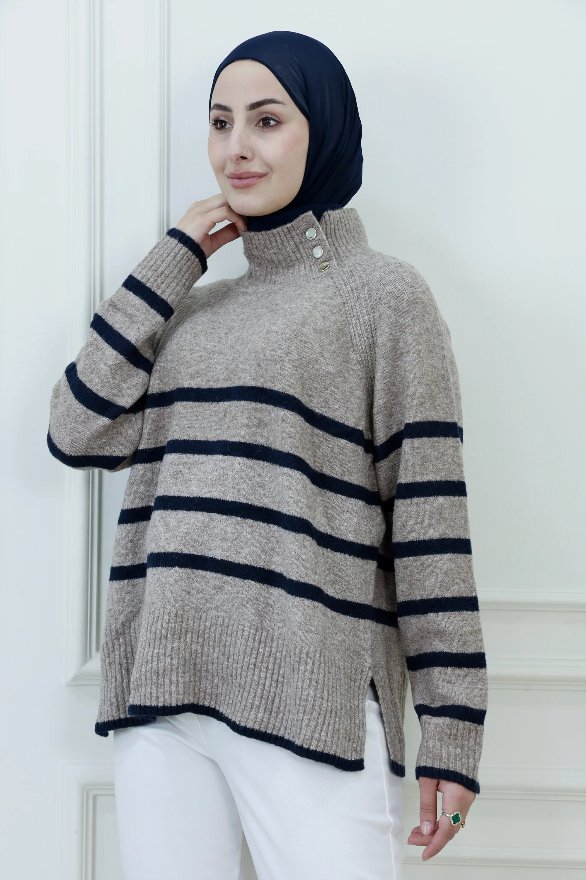 Women��s Striped Knit Sweater �C Button Collar & Side Slits