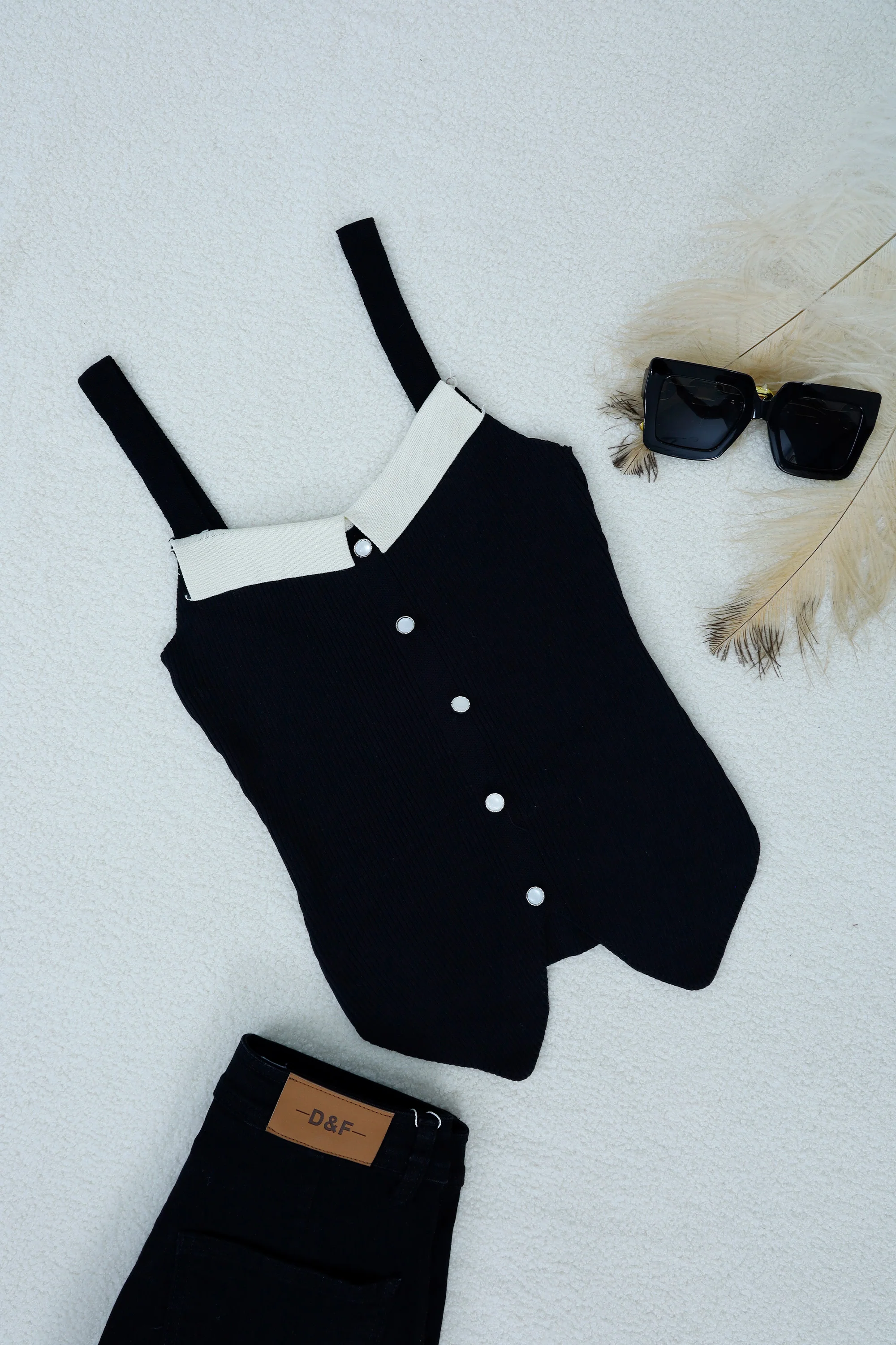 Contrast Collar Cropped Ribbed Knit Top