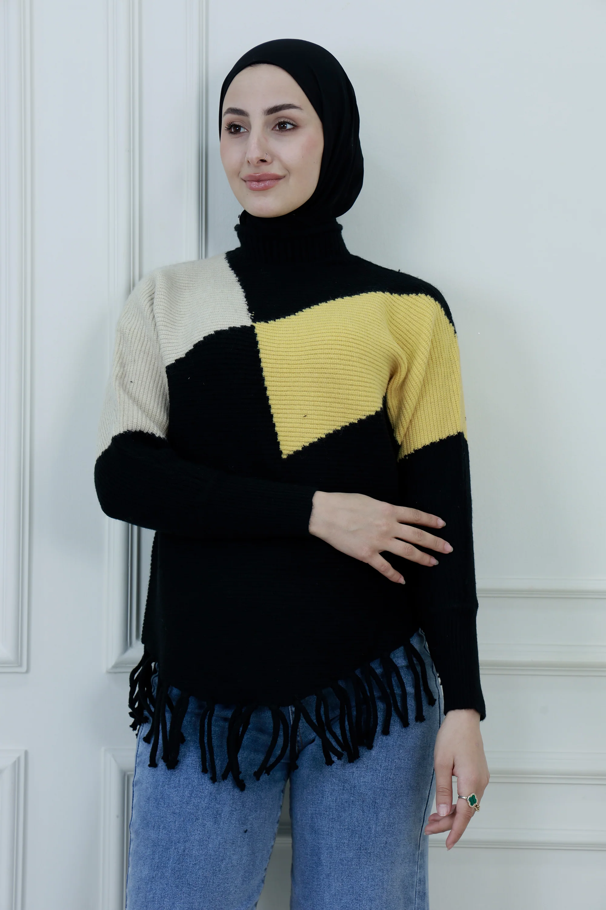 Women��s Color-Block Fringe Hem Sweater �C High Neck