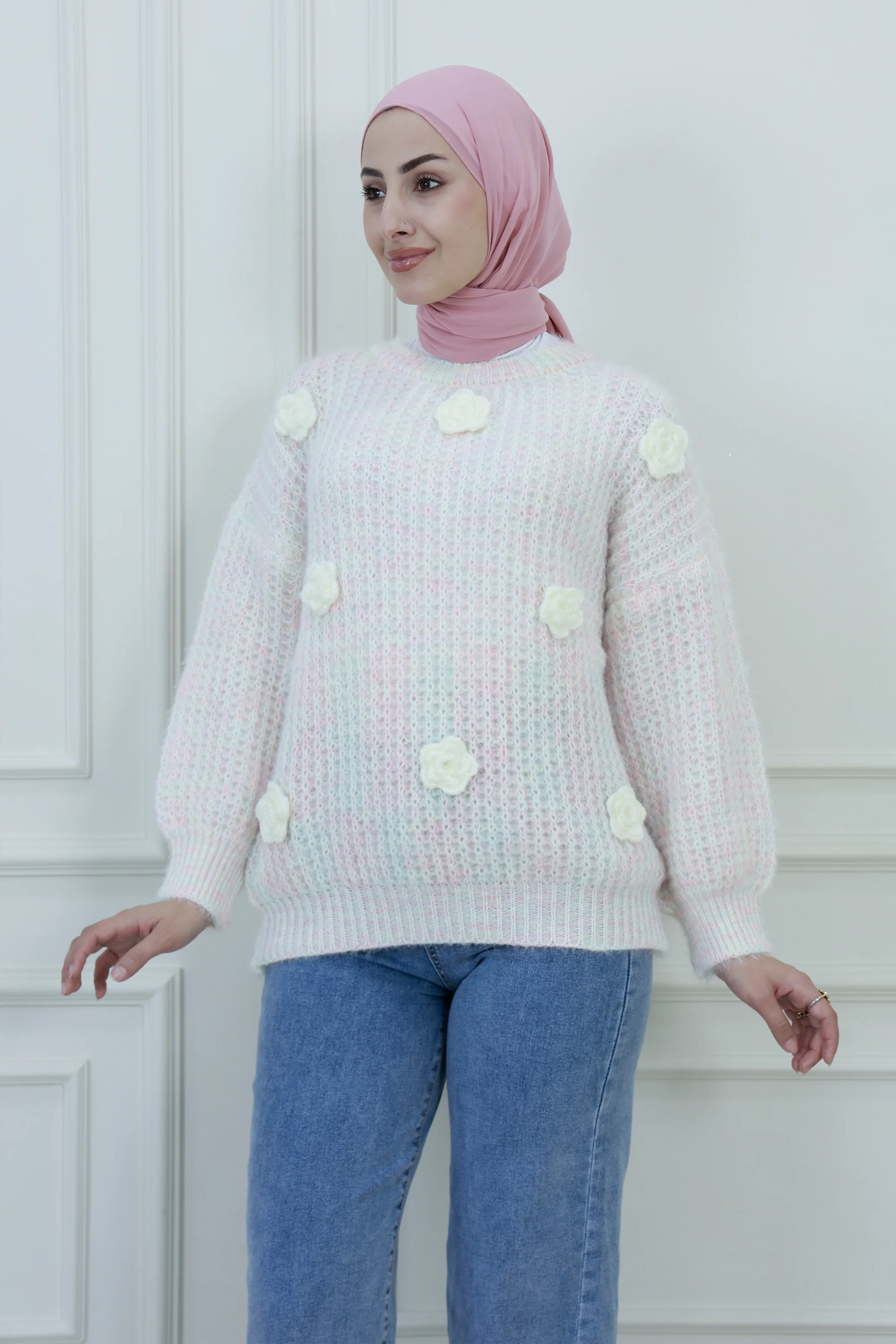 Women��s Floral Appliqu�� Knit Sweater �C Soft Textured Design