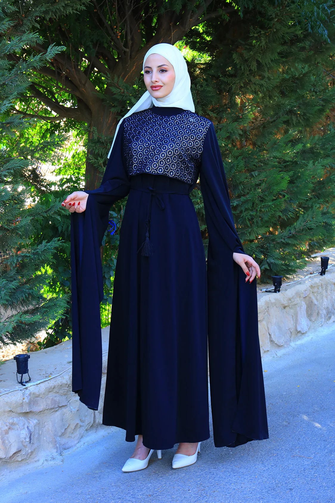 Elegant Maxi Dress with Embroidered Chest and Flared Sleeves