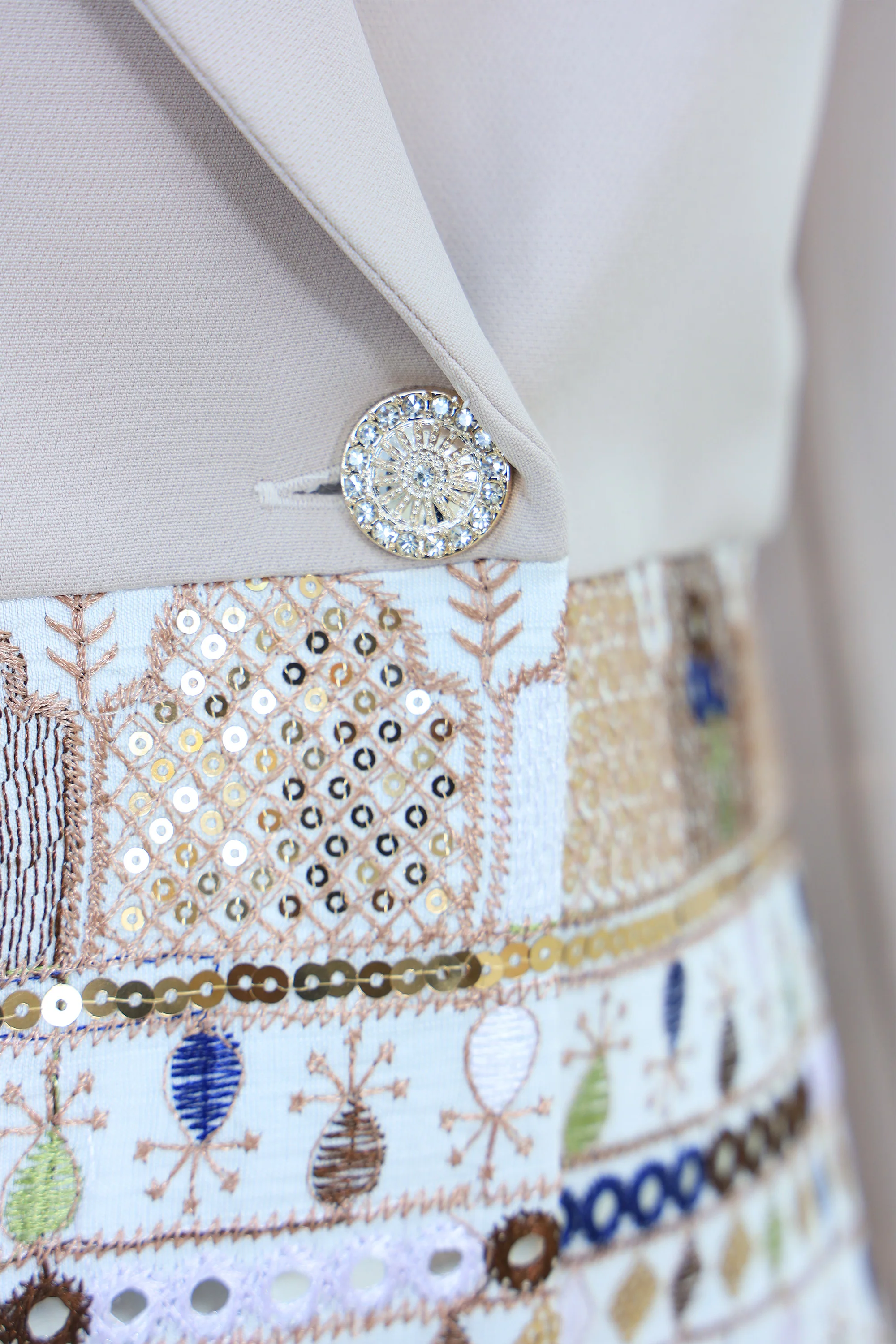 Elegant Embroidered Front Blazer