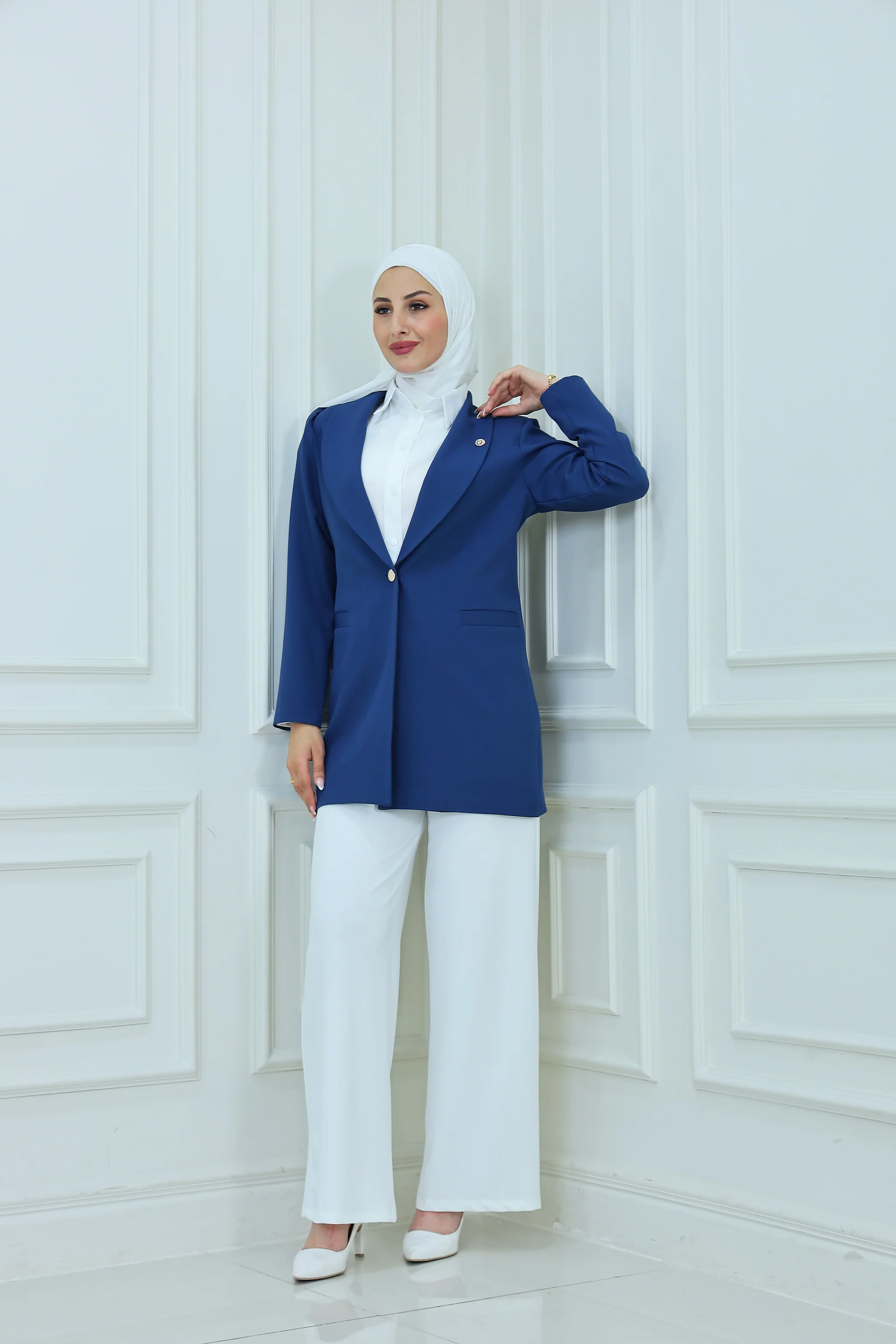 Women's Classic Blazer with Single Button Closure and a Broche