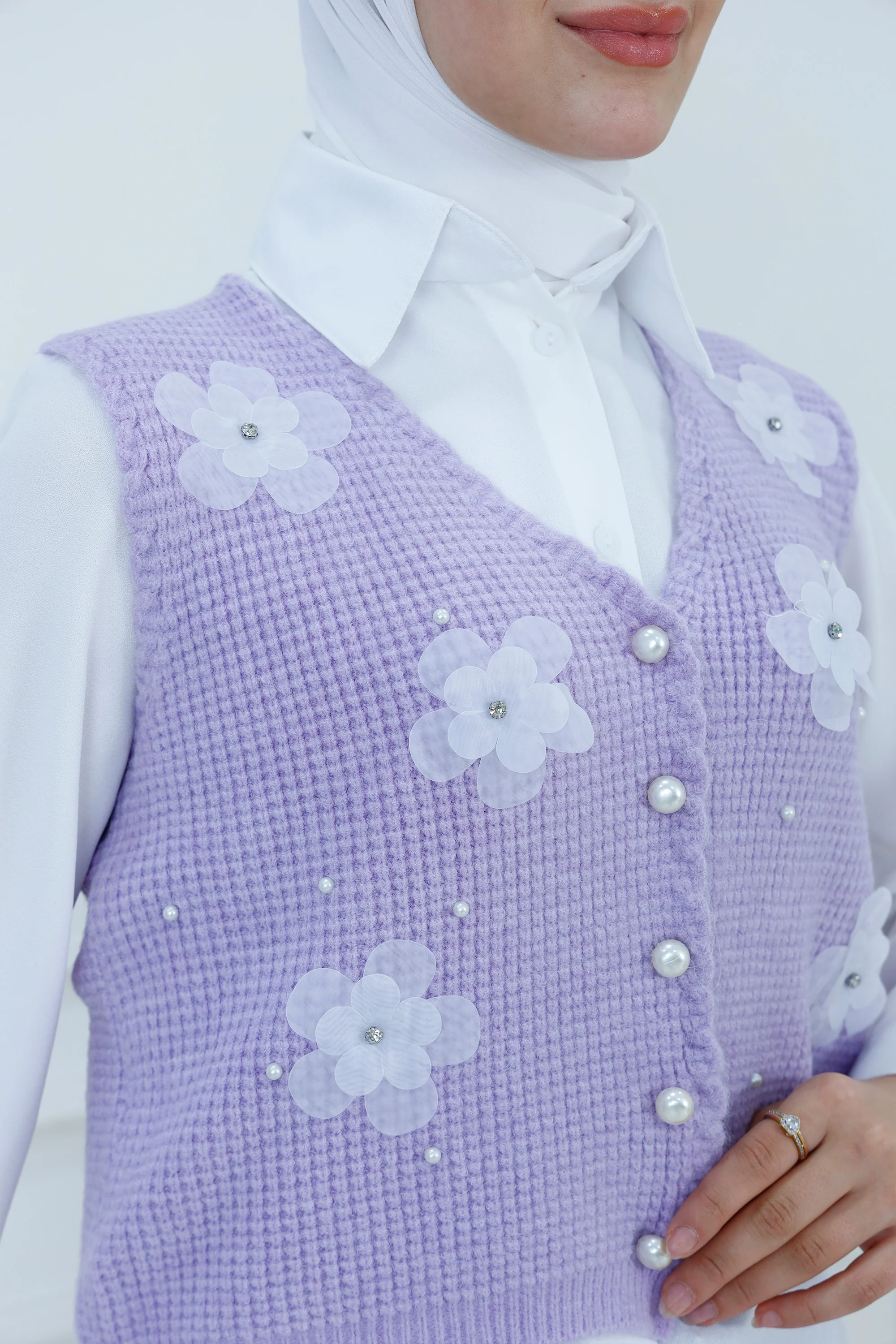 Cropped Pearl Button Flower Vest