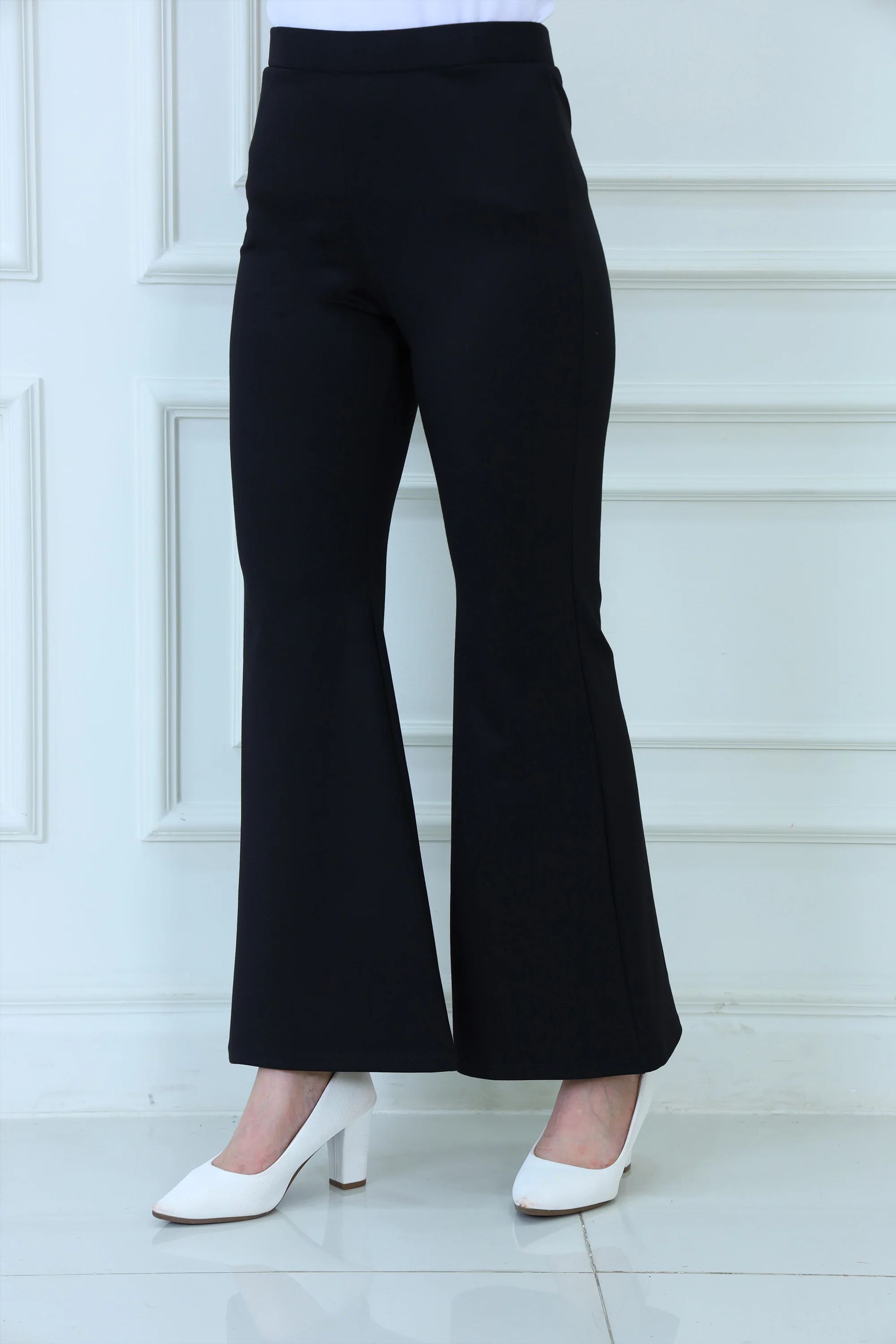 Chic Charleston-Fit Flared Pants