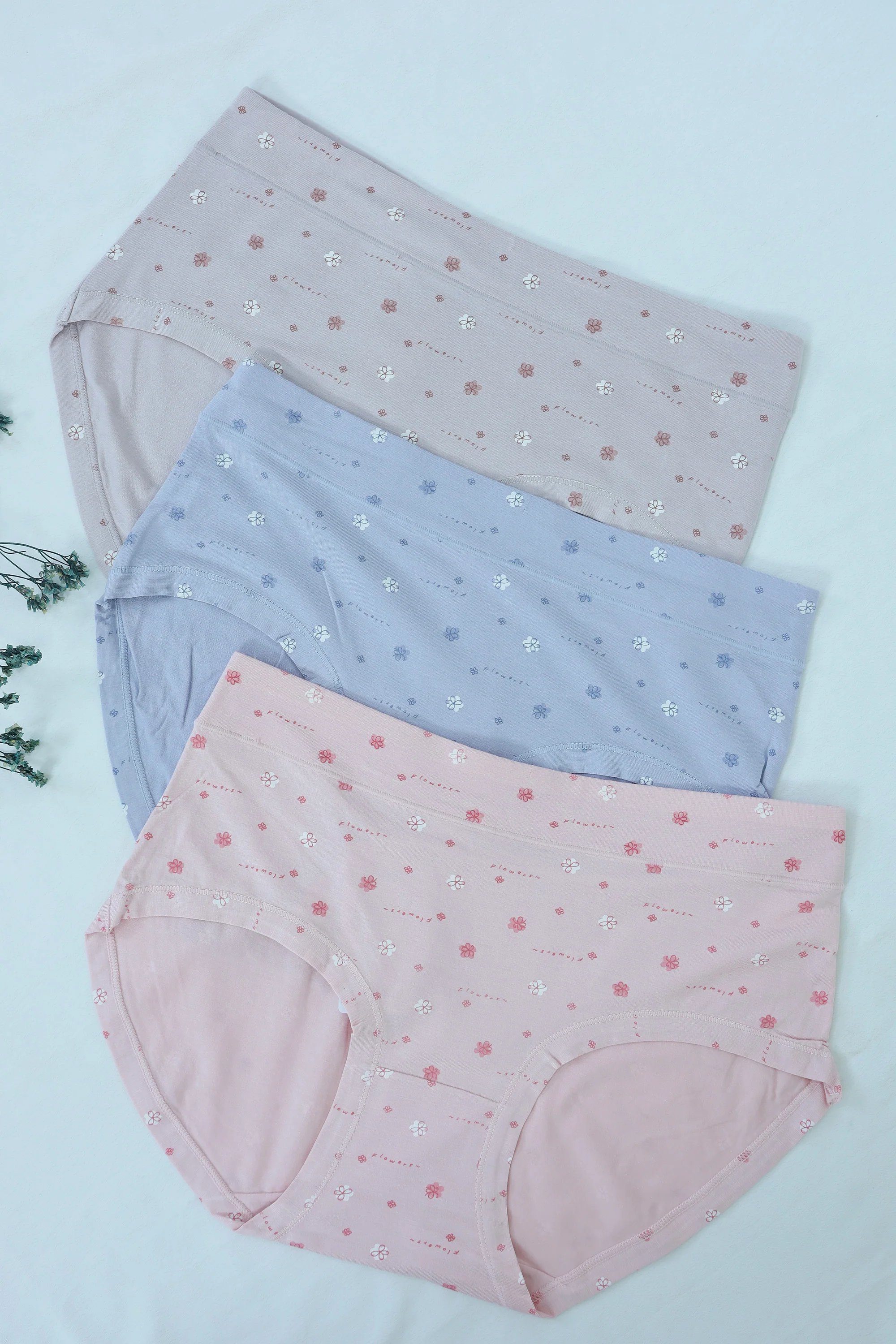 Panty Set with Small Flowers