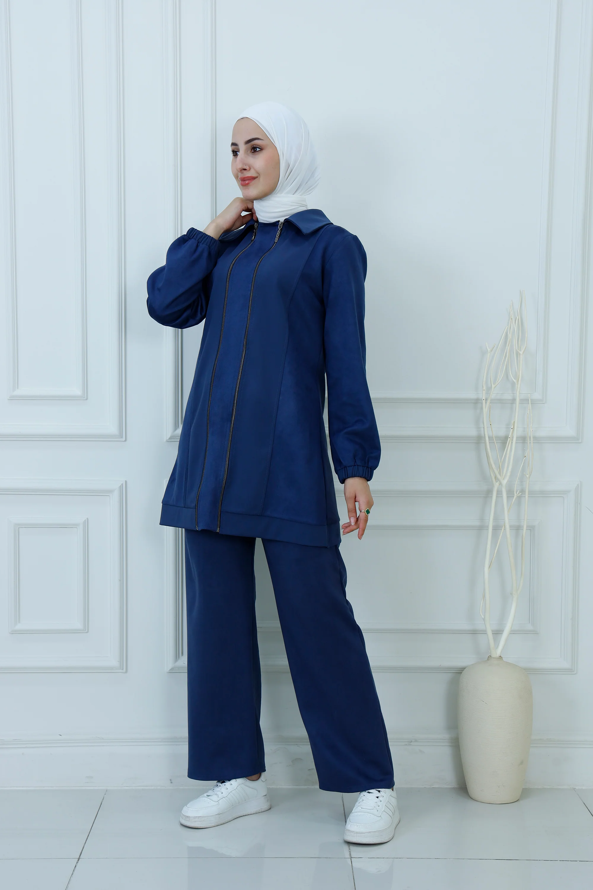 Effortless Two-Zippers-Modest Tracksuit