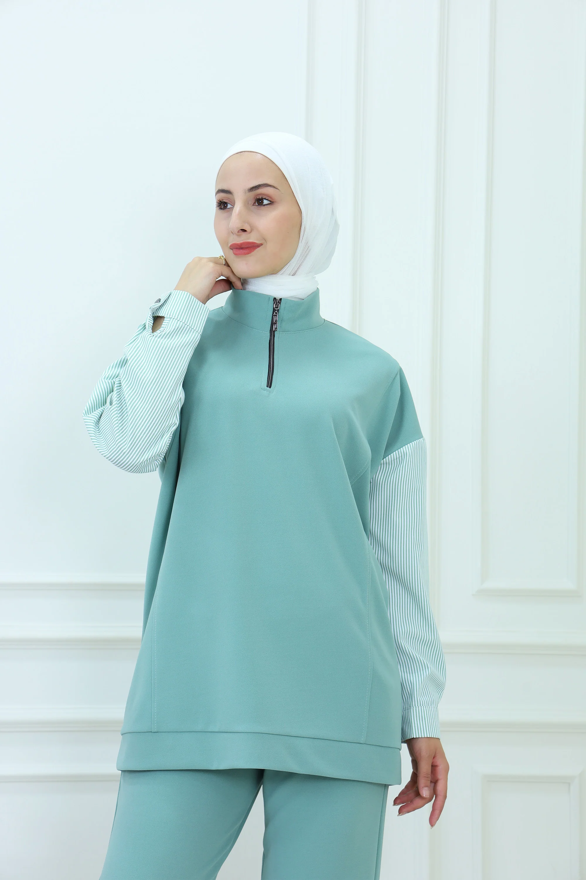 2-Pcs Sportswear Set with Striped Sleeves