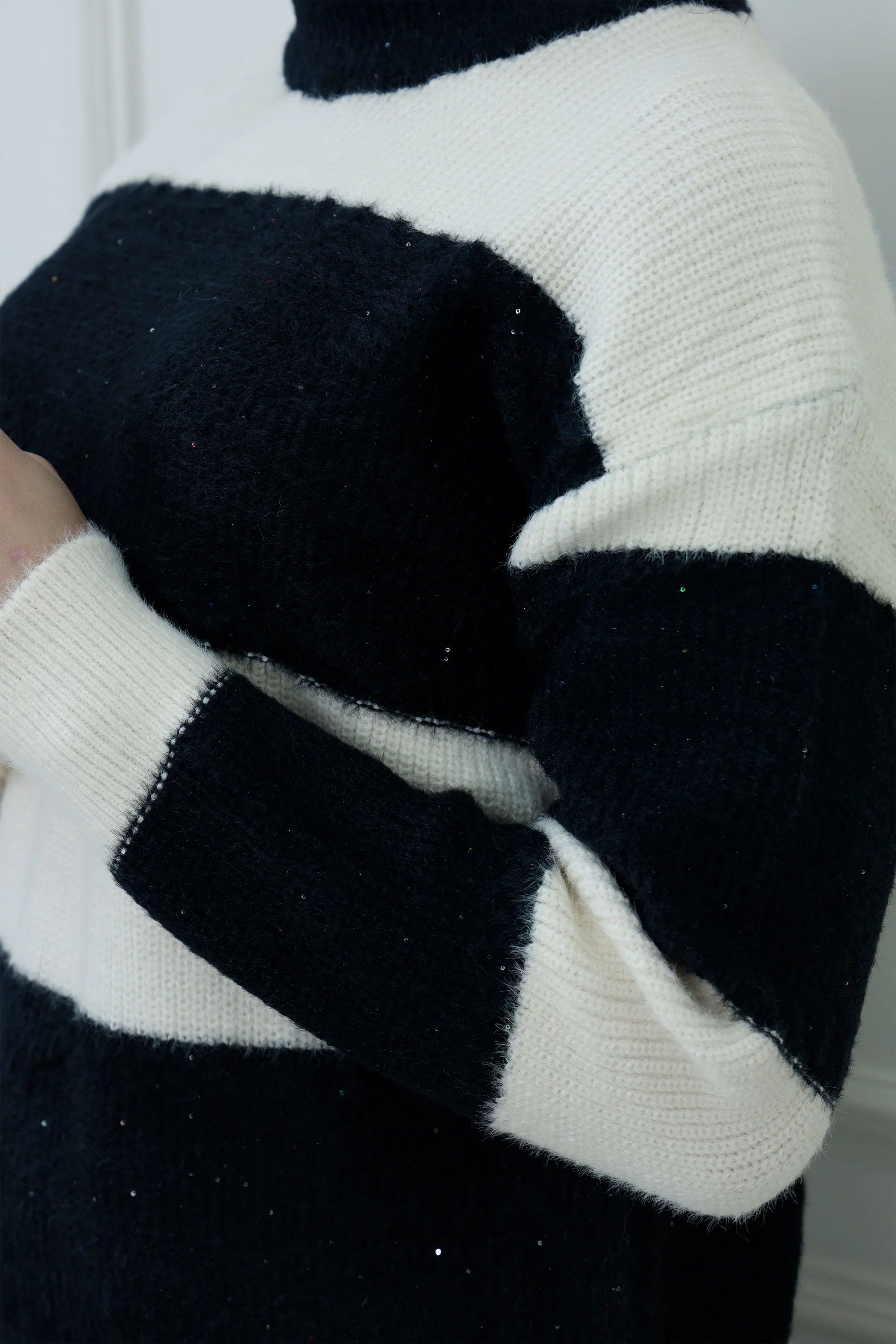 Women��s Striped Knit Sweater �C Crew Neck