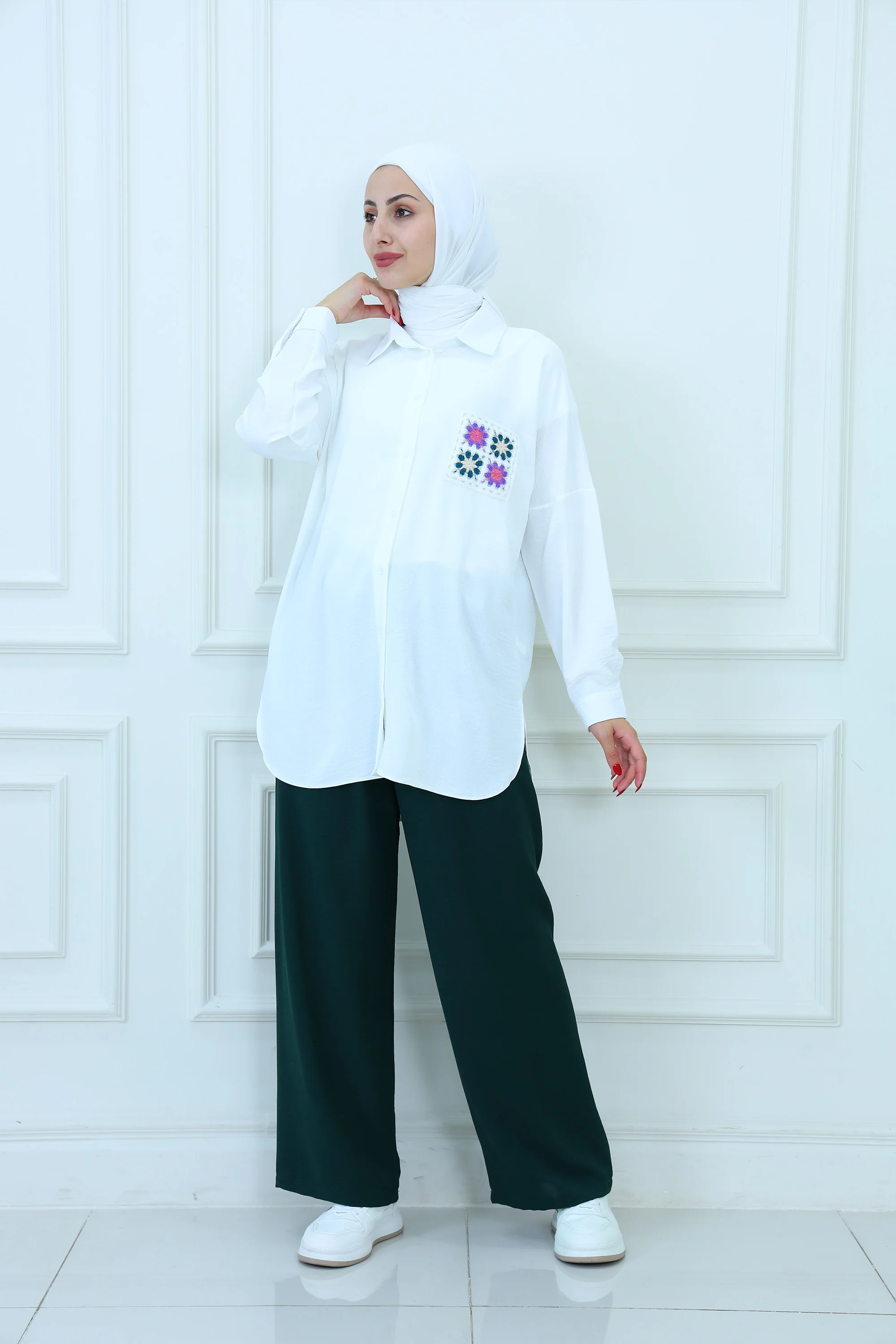 Casual Modest Suit with Floral Embroidered Pocket