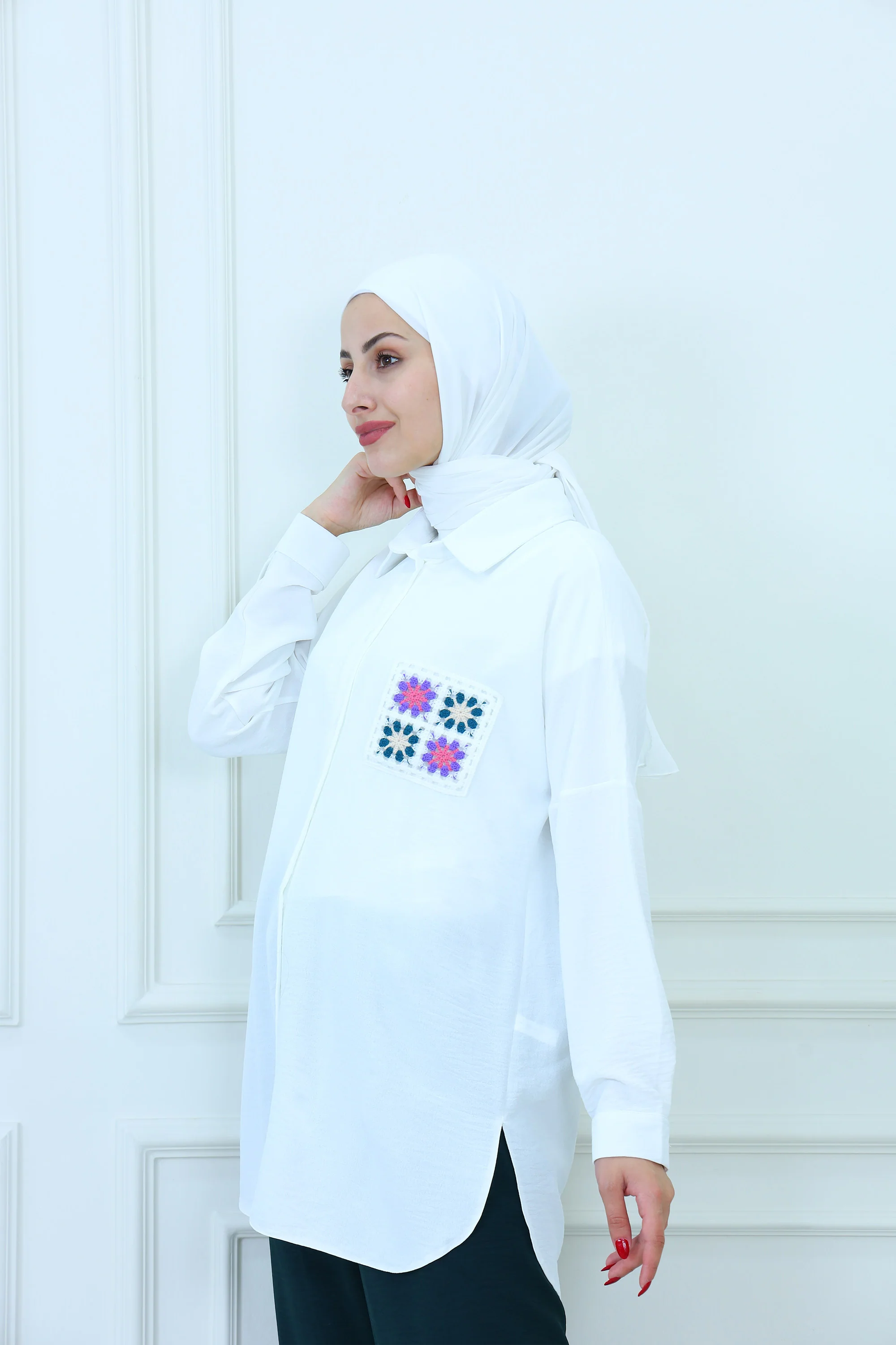 Casual Modest Suit with Floral Embroidered Pocket