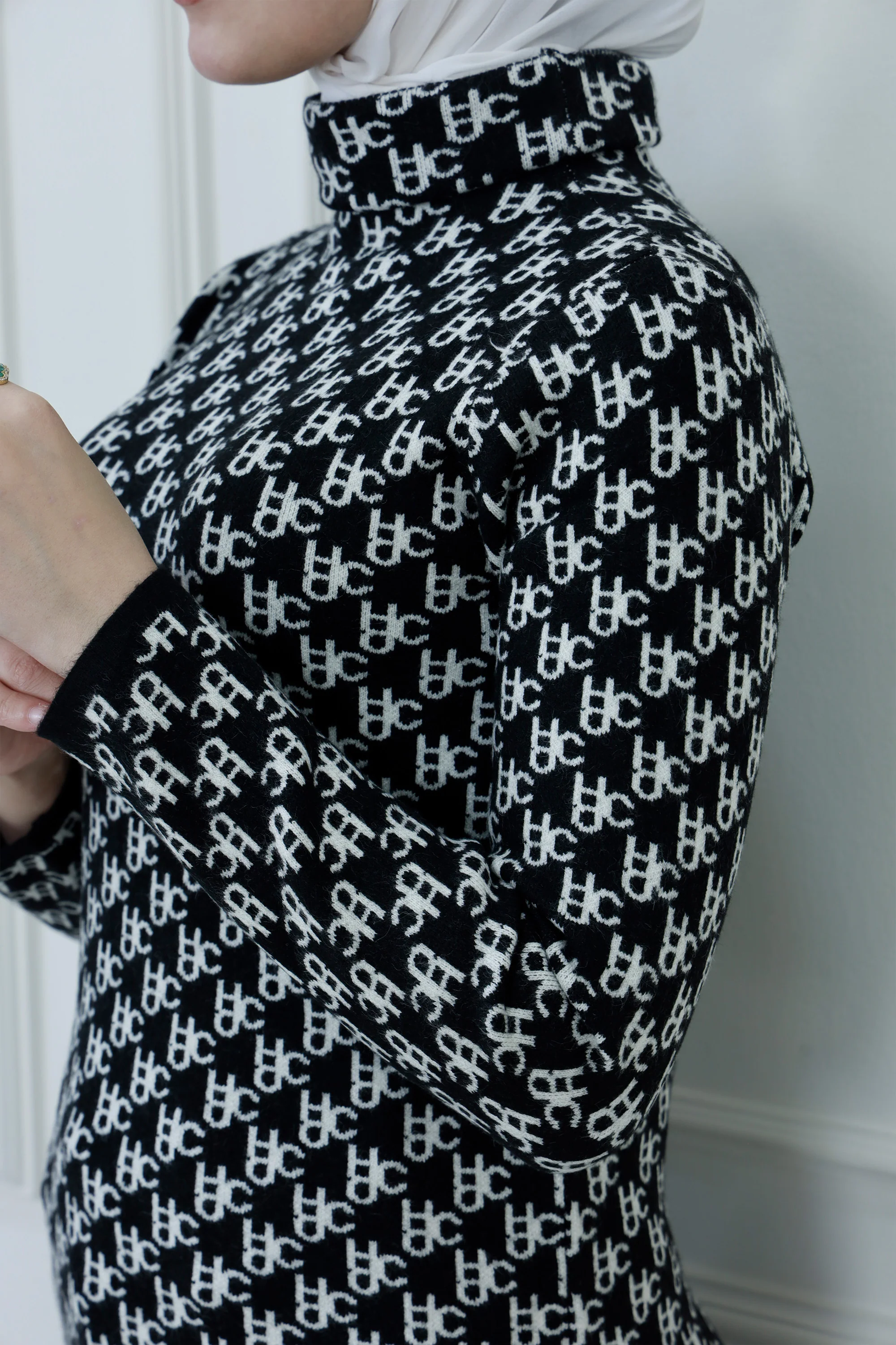 Women��s High-Neck Printed Top �C Modest Fit