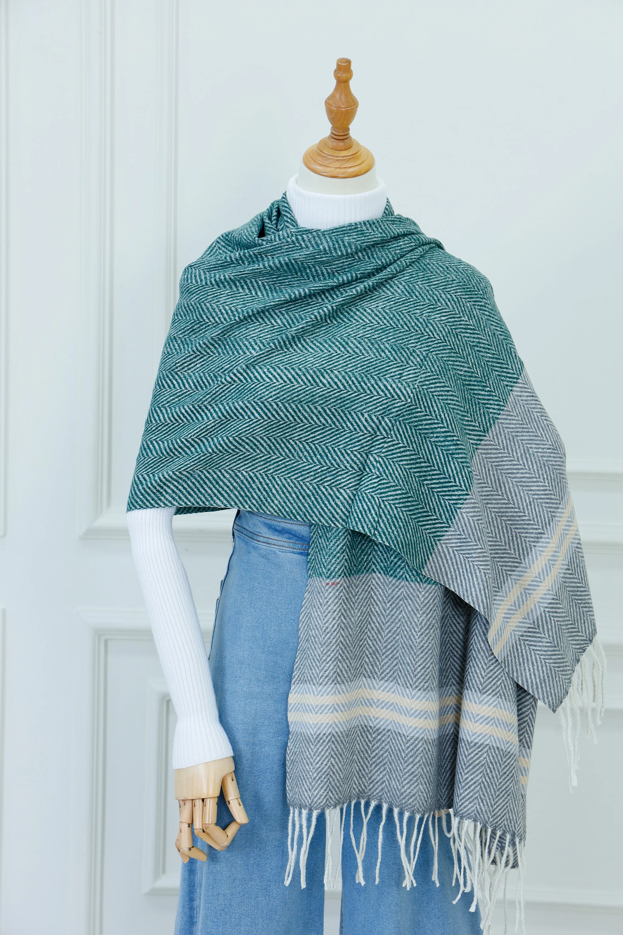 Plaid Knit Shoulder Scarf (3)