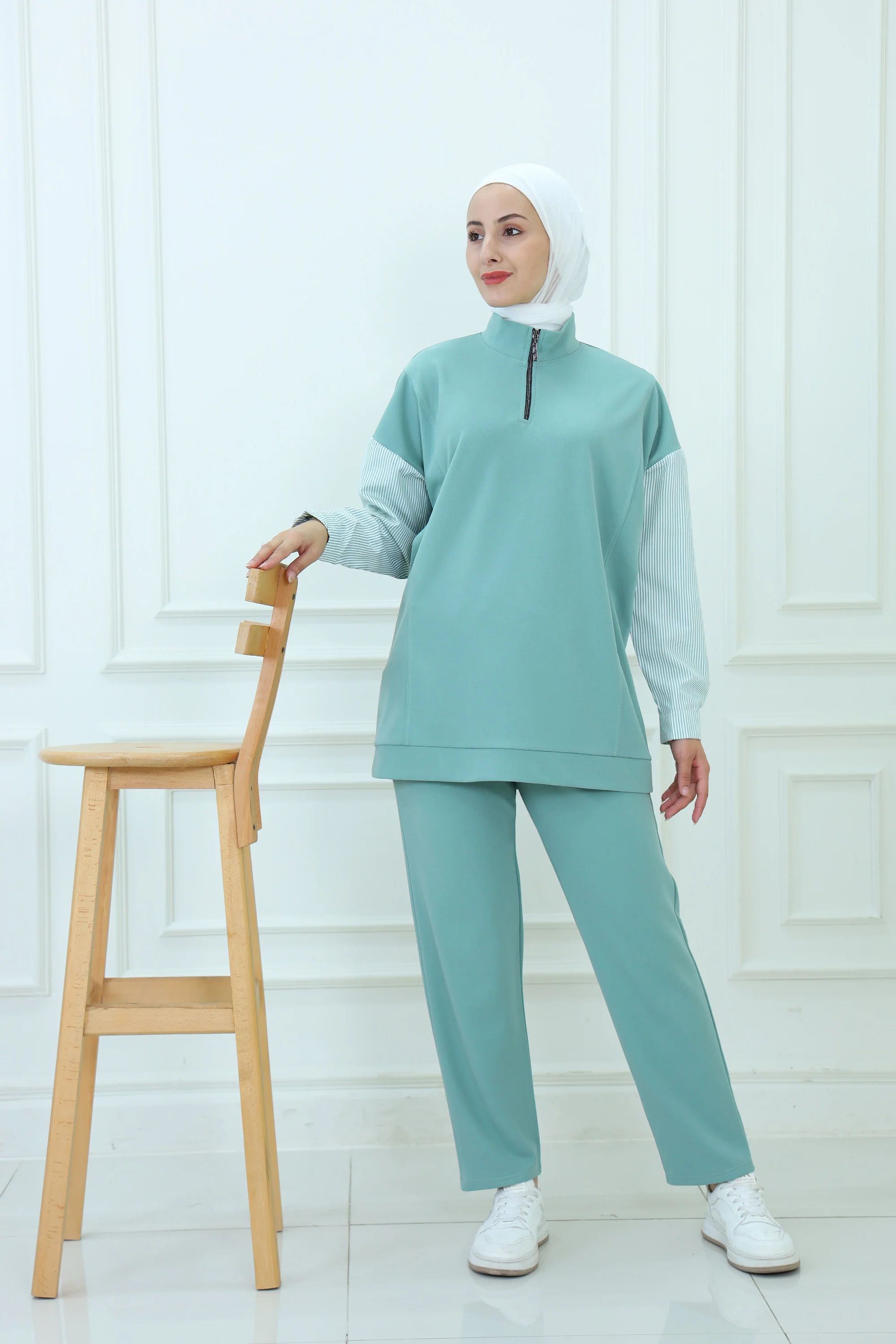 2-Pcs Sportswear Set with Striped Sleeves