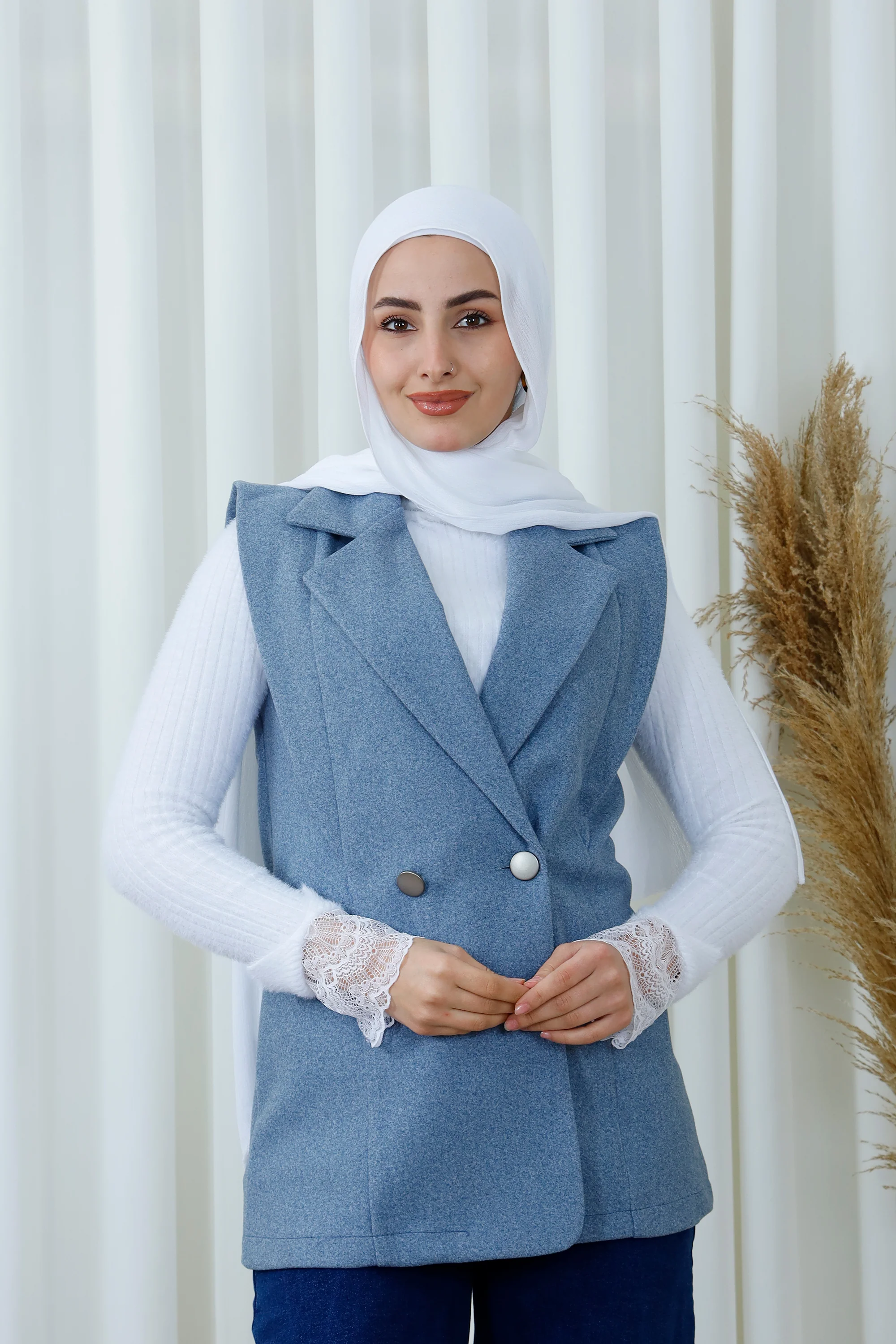 Tailored Sleeveless Buttoned Vest