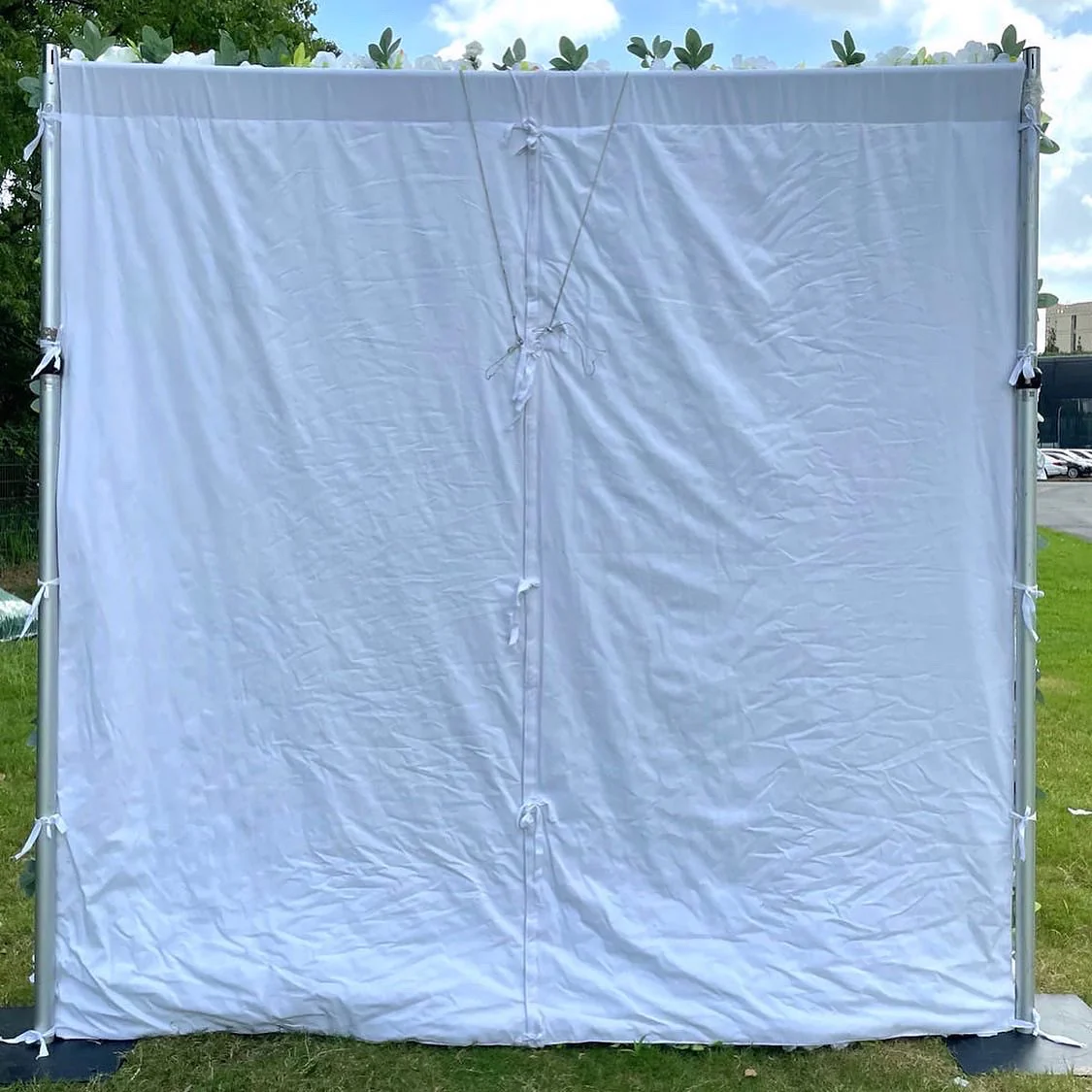 Deluxe 5D “Harper” flower wall cloth back