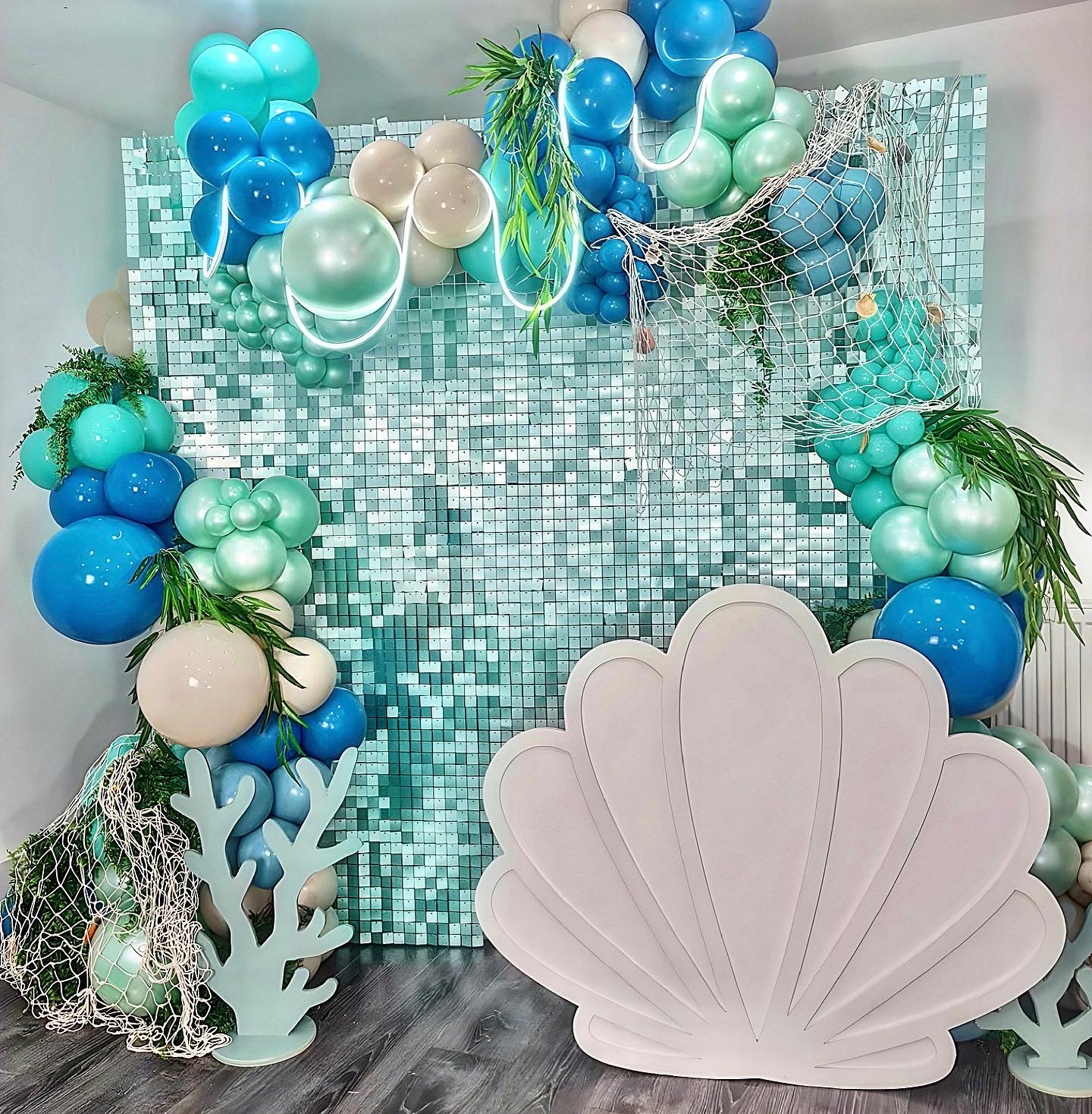 “Tiffany” matte blue sequin wall