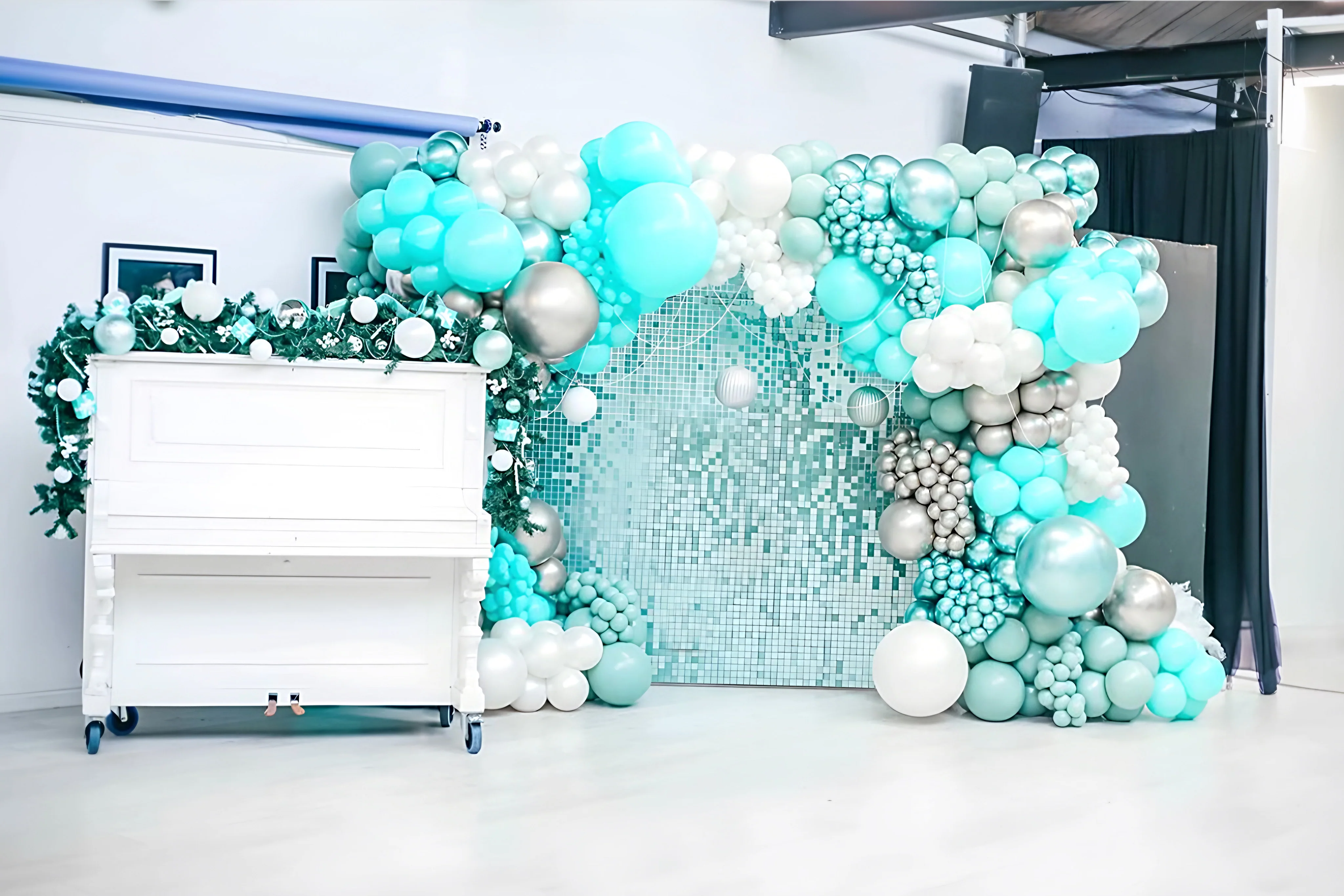 “Tiffany” matte blue sequin wall