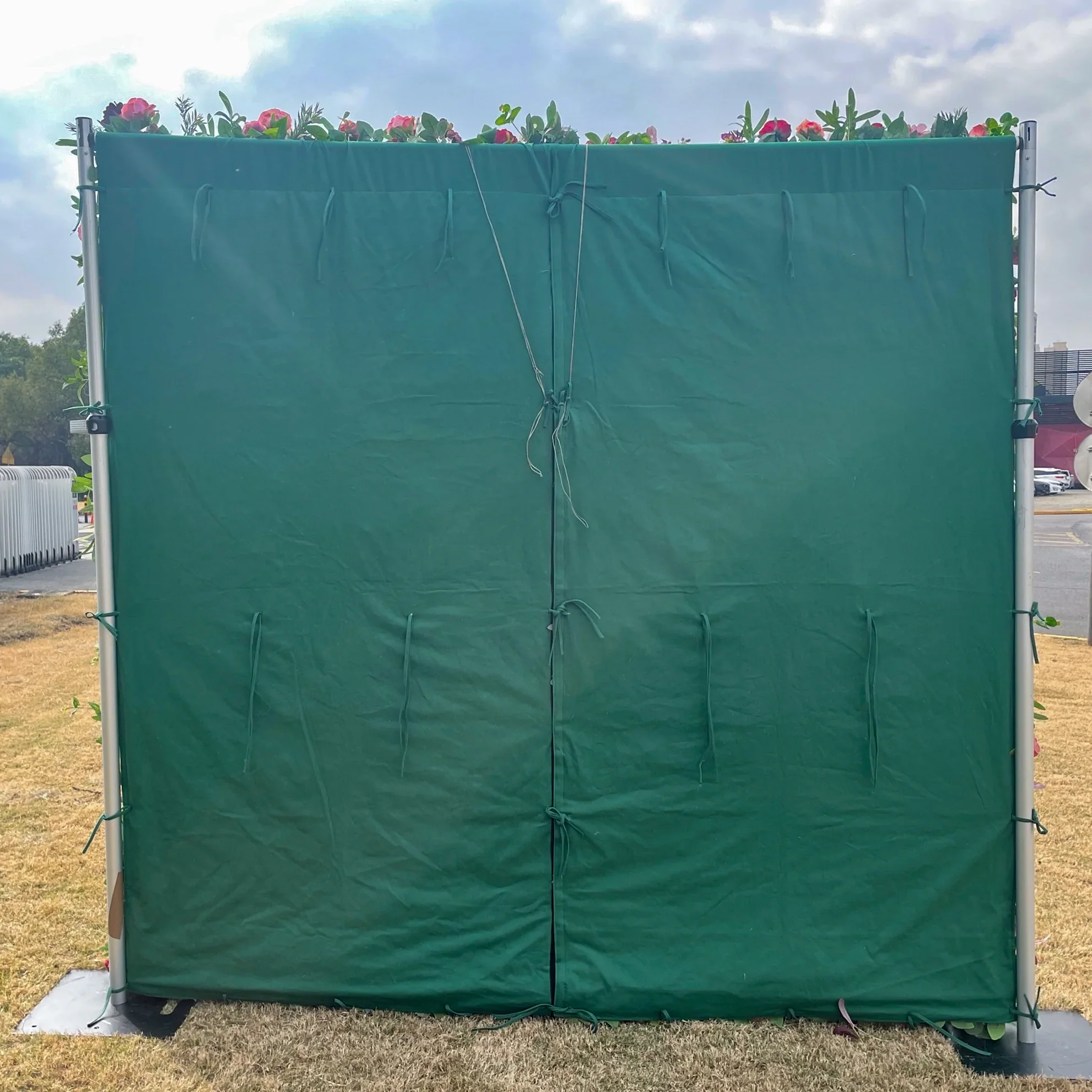 Deluxe 5D “Olivia” flower wall cloth back