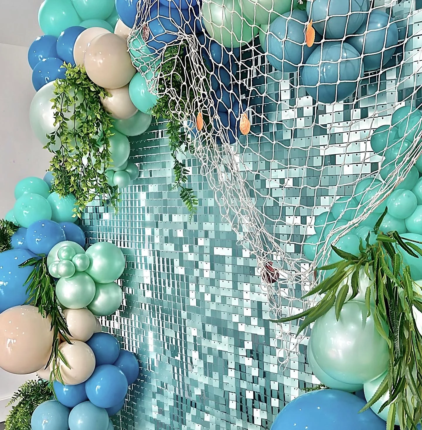 “Tiffany” matte blue sequin wall