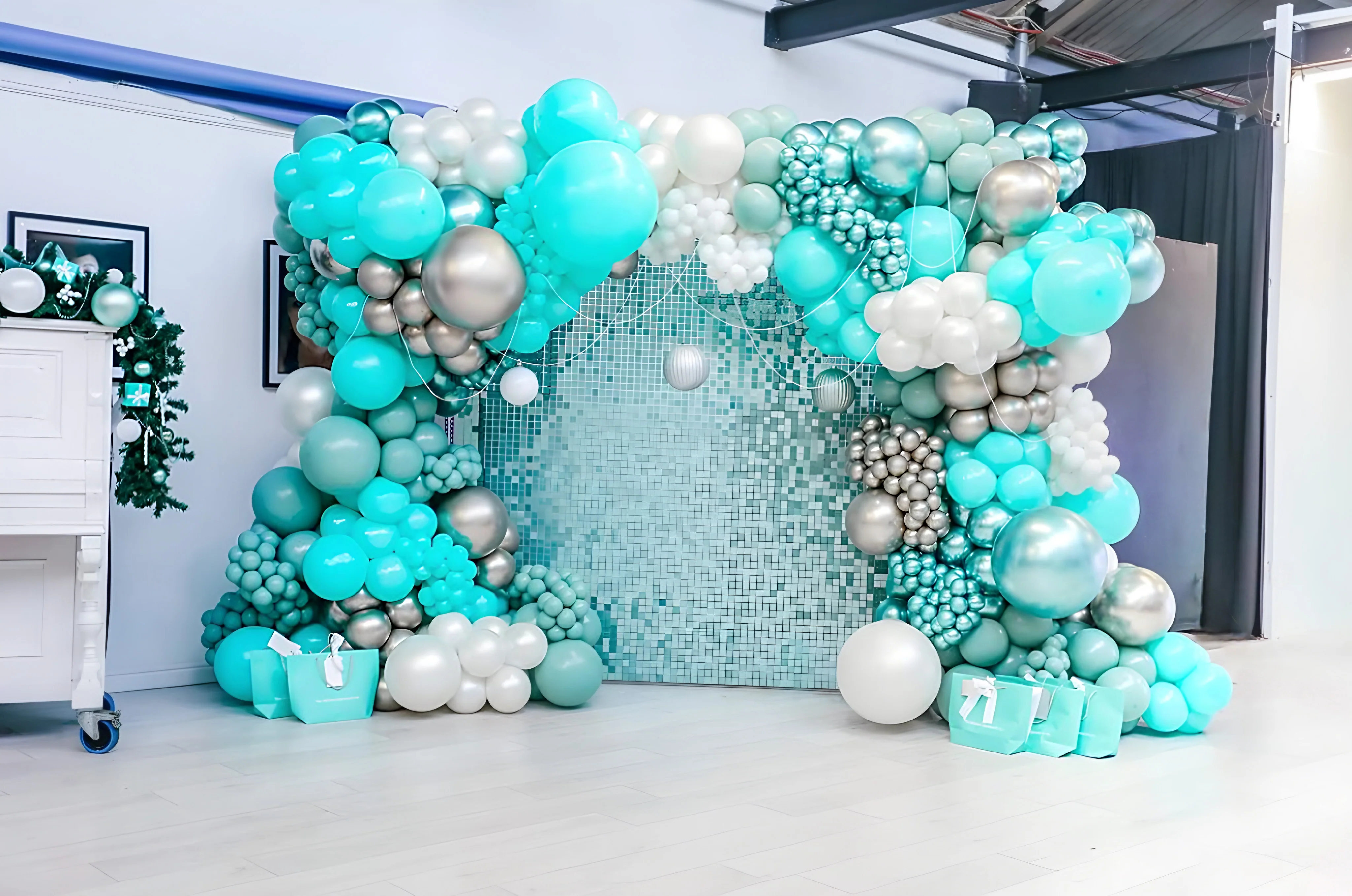 “Tiffany” matte blue sequin wall