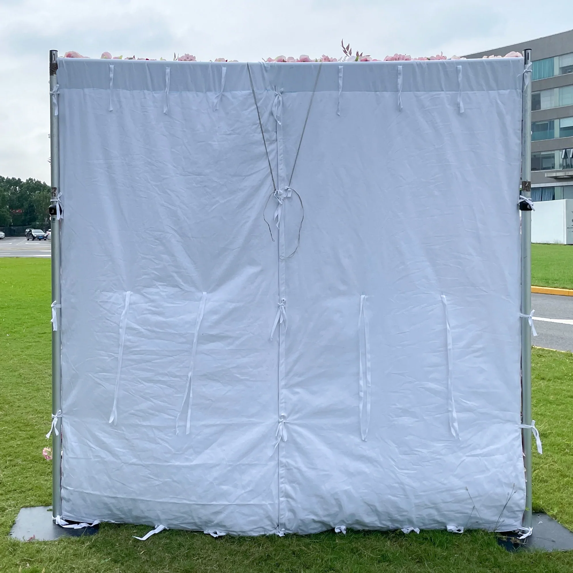 Deluxe 5D “Felicity” flower wall cloth back