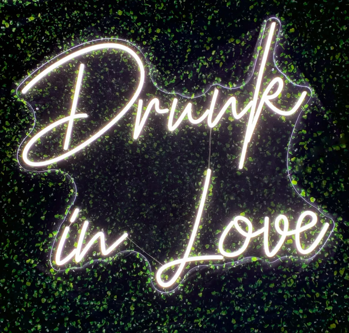 Neon “DRUNK IN LOVE” sign in cool white
