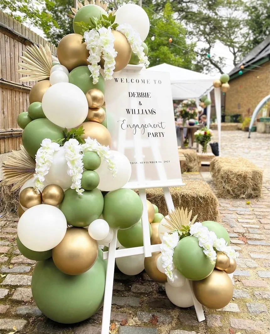 White wooden display easel 1.5 meters