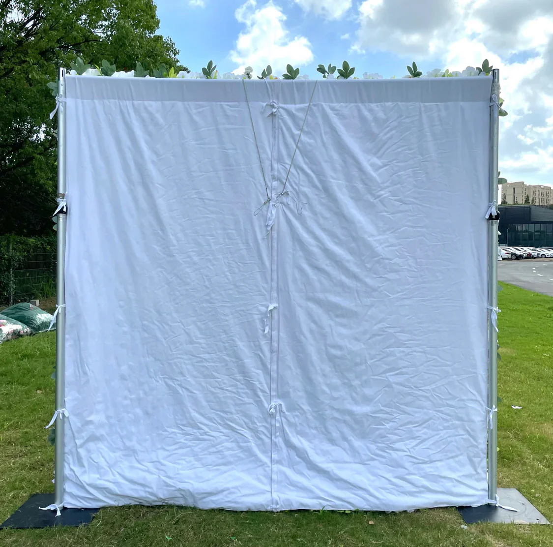 Deluxe 5D “Chloe” flower wall cloth back