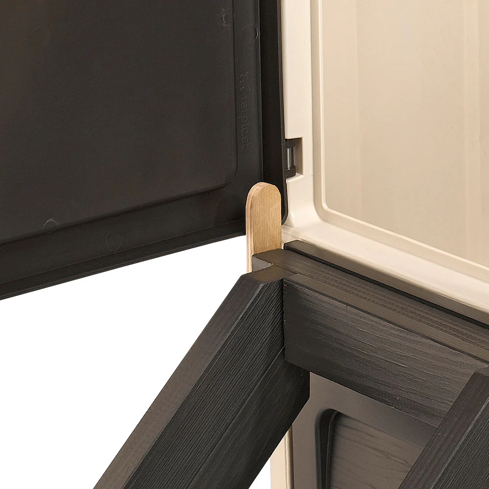 Happy Farm 120 – Kurník z termoplastické pryskyřice s dvojitou zónou a otevíracími dveřmi, ideální pro 6 kuřat