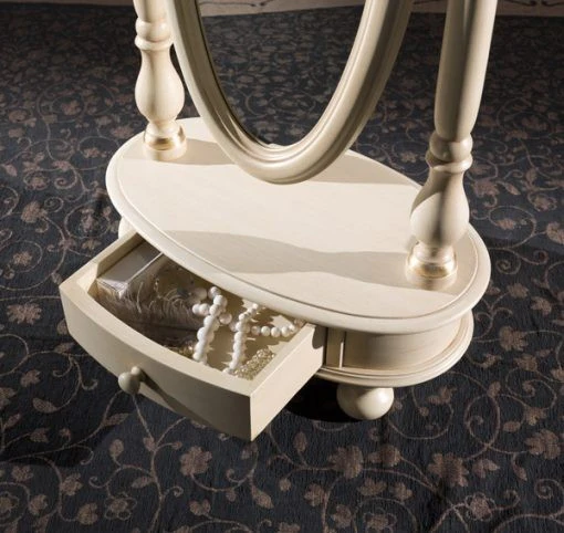 Oválné otočné zrcadlo lakované ve slonovinové barvě se zlatými detaily, rozměry: Š 62 x V 169 x H 37