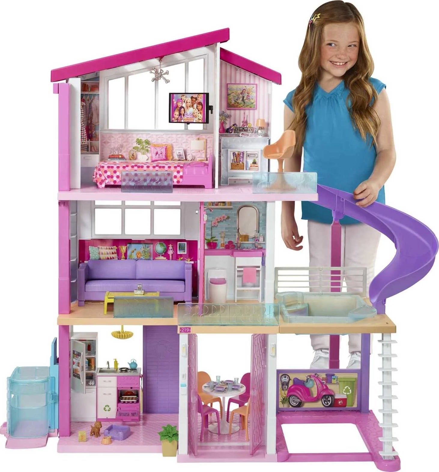 Domeček pro panenky Barbie DreamHouse z roku 2025 s více než 70 doplňky, funkčním výtahem, světly a zvuky.